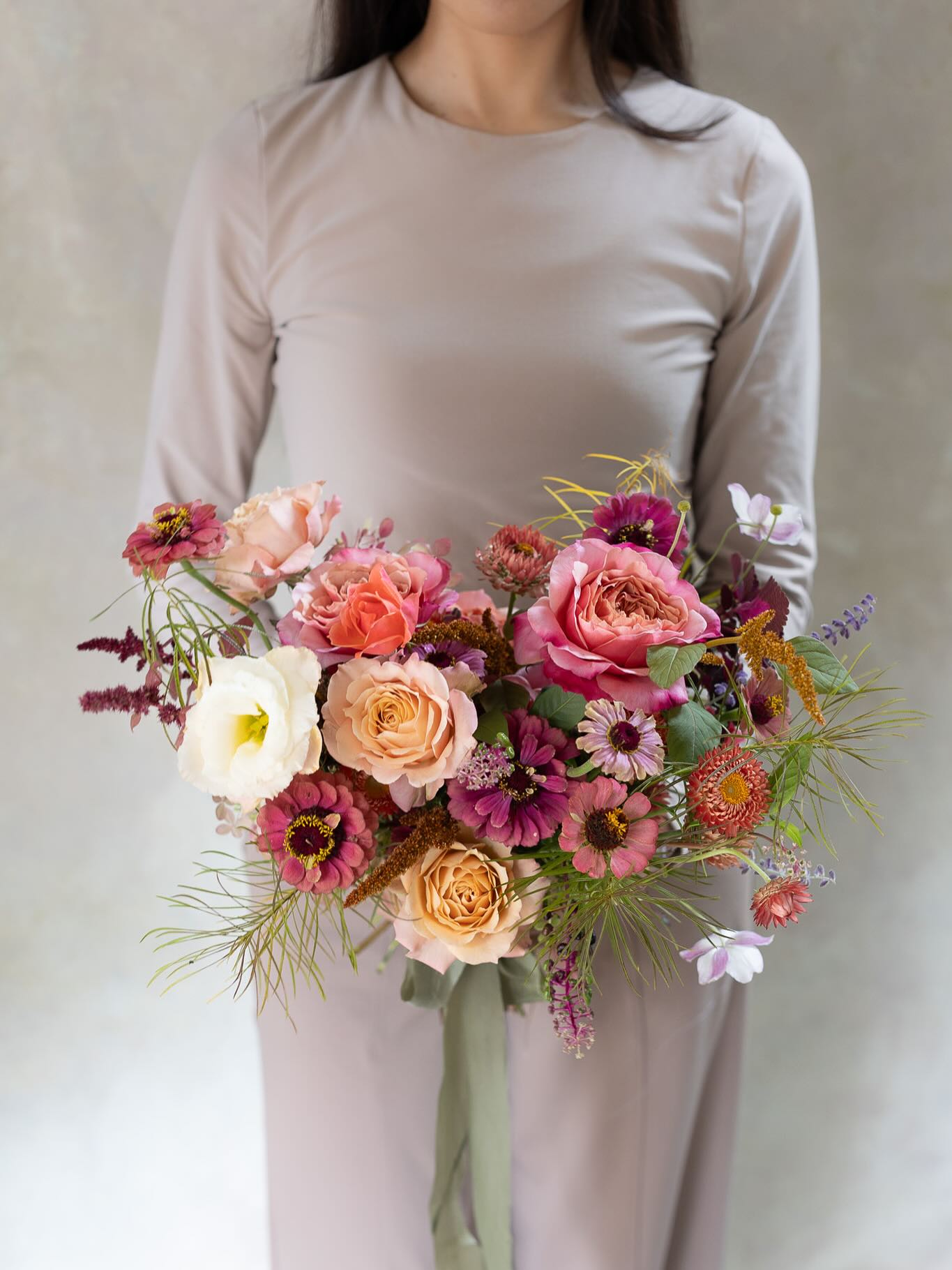 It’s really started to get chilly here, and I’m enjoying watching the leaves turn those beautiful autumn colors 🍁
I made this bouquet using a mix of fall tones. Amsonia leaves are one of my favorite foliages in autumn. They turn golden yellow and brown around this time of year, after showing their beautiful silvery blue flowers in early summer. Their soft color and lightness are perfect for a fall palette, so I added a few to this bouquet 🍂
Created this bouquet using the StemSlider bouquet tool.
.
.
.
.
.
#stemslider #stemsliderbouquet #flowertool #floraltools #bouquetofflowers #flowerbouquets #sustainablefloristry #handsfree #flowerbouquet #locallygrownflowers #bouquet #bouquetinspo #gardenflowers