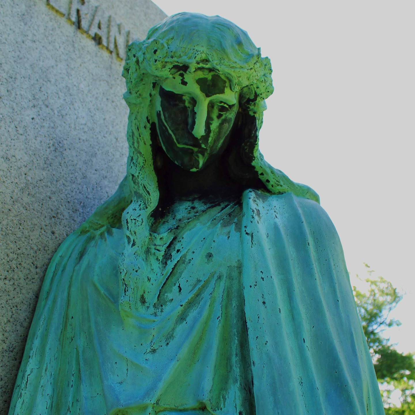 Chicago, Il
#cemeteryphotography #cemeteryart #cemeterycarvings #cemeterystatues #cemeterywandering #cemeterylovers #taphophile #tombstonetravels #cemetery_shots #cemeterystatuary #illinoiscemeteries #chicagocemetery #cemeterybronze