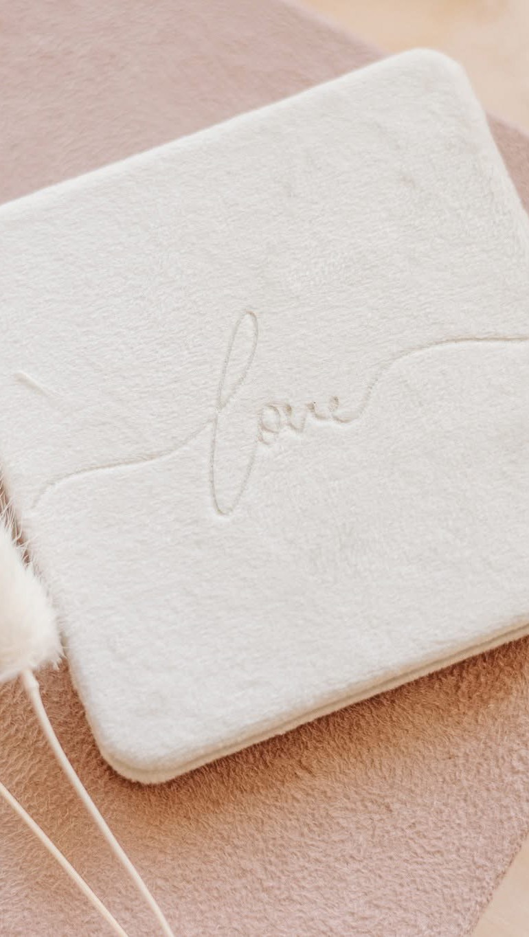 Unbox and check my album orders and studio samples with me 🤍
Reel grid photo credit @nphotolab