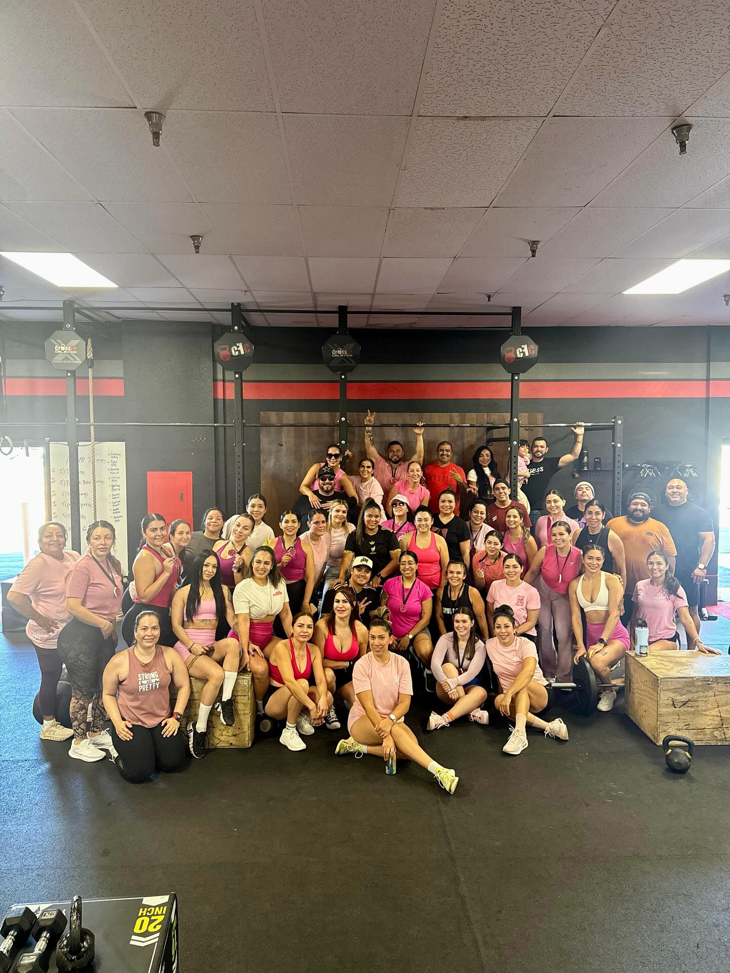 This Saturday consisted of a Partner W.O.D in honor of Breast Cancer Awareness month ๐๐ฝโโ๏ธ๐๐ฝโโ๏ธ #FLXFITNESS