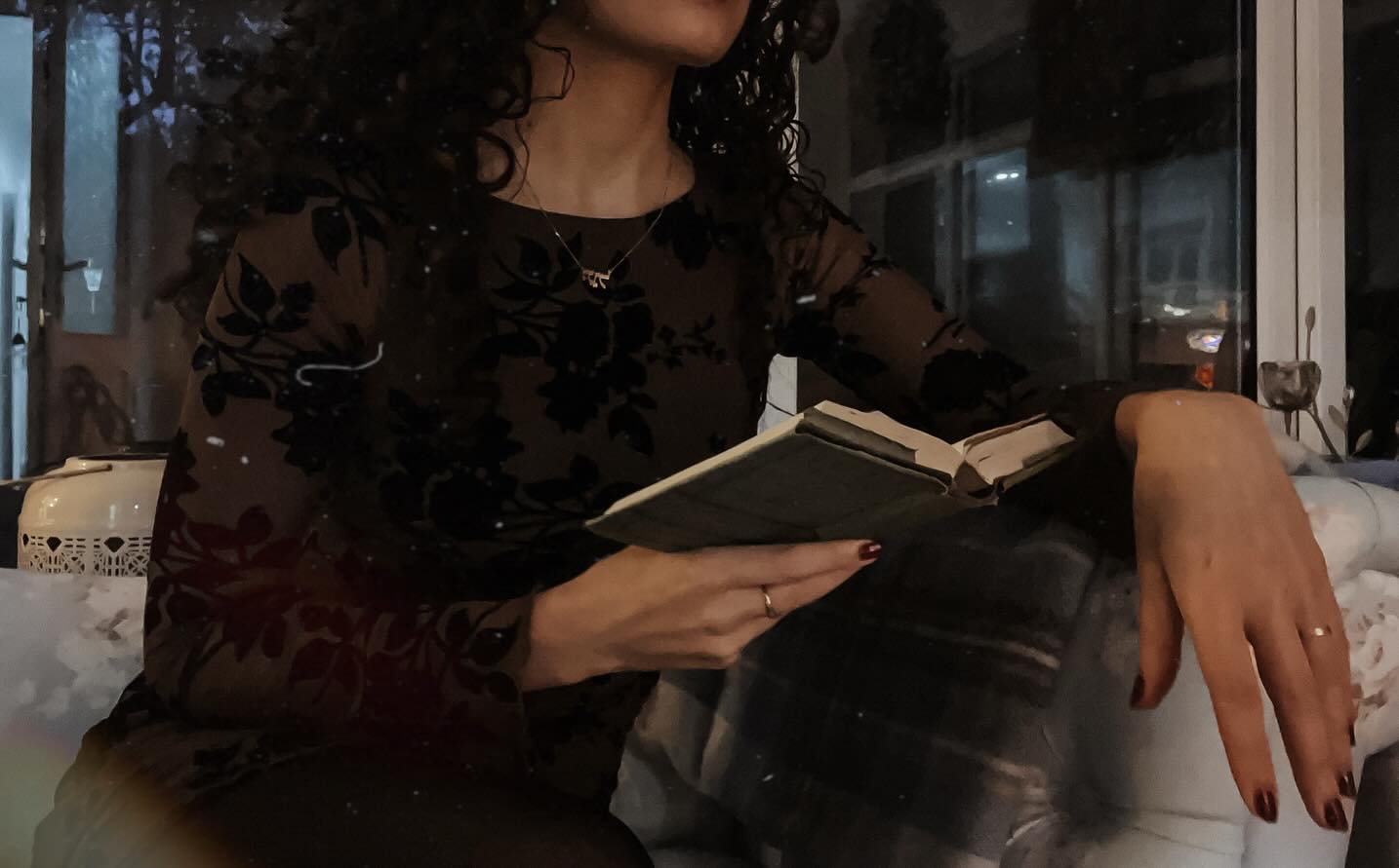 pre-karaoke antiques
.
.
.
•
•
•
#writer #poeticprose #poetry #writing
#writingcommunity #poetrylovers #womenwhowrite #poets #writersnetwork #writersofinstagram #writerscommunity #writersnetwork #quotes #words #fyp #jonahlevkowicz #quotes #writingcommunity#lovequotes #poetrycommunity #poems #writers #writersofig #writersofindia #poetsofig #poetryisnotdead #quote #bymepoetry #poet #lovepoems #igpoets #wordswithqueens #writersnetwork