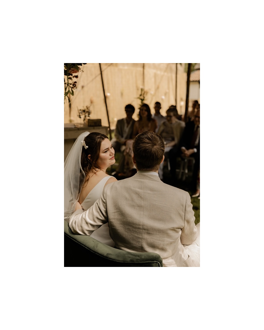 Floor + Kris | Trouwen op Texel klonk natuurlijk al als een geslaagd concept, maar als het dan ook nog is zó mooi uitpakt, dan knijp ik echt in mijn handjes🥺
Terug op de boot ging ik door mijn galerij heen, duizenden plaatjes schoten voorbij, waarvan hier alvast een kleine selectie 🎞️.
Maar er volgt snel een deel 2 🤍