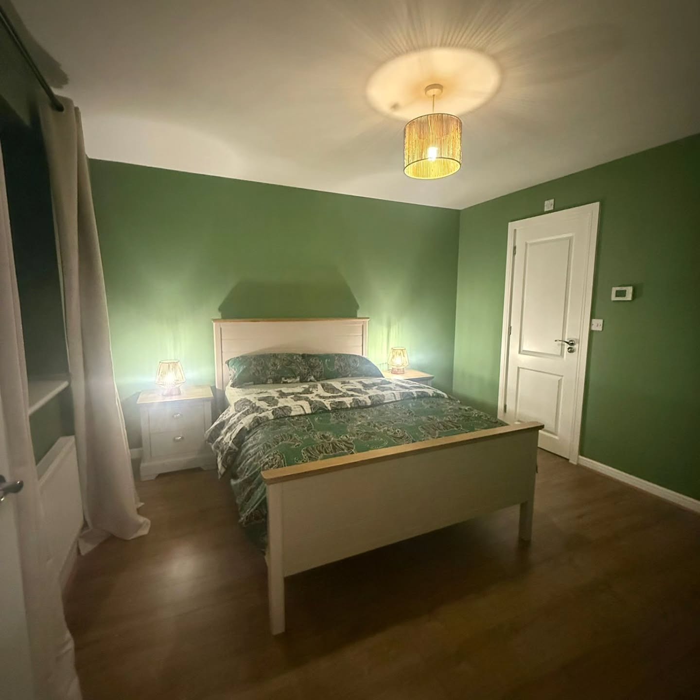 Hello all..the decorating and floor replacement on this bedroom was carried out by our prettyperfect decorating team
This was a tough one,working on this job in such a small time scale.. but after long hours each day..we got there in the end..
for any queries..please DM or call/text 07969904180...
#prettyperfecthomeseevices #essexestateagent #essexcleaning #cleaning #essex #freshspaces #essexbusiness #essexlivingmagazine #carpetcleaning #carpetcleaning #benfleetessex #essexcleaningessex #rayleighessex #hockleyessex #leighonseaessexcleaning #leighonseaessex #hadleighessex #rochfordessex #laindonessex #Basildonessex #chalkwelless#decorating #westcliffessex
@bearestateagents @haart_rayleighlettings @gilbertnroserayleigh @diggins_and_co_estate_agents#dog #dogrescue #southenddogs #rayleighdogs