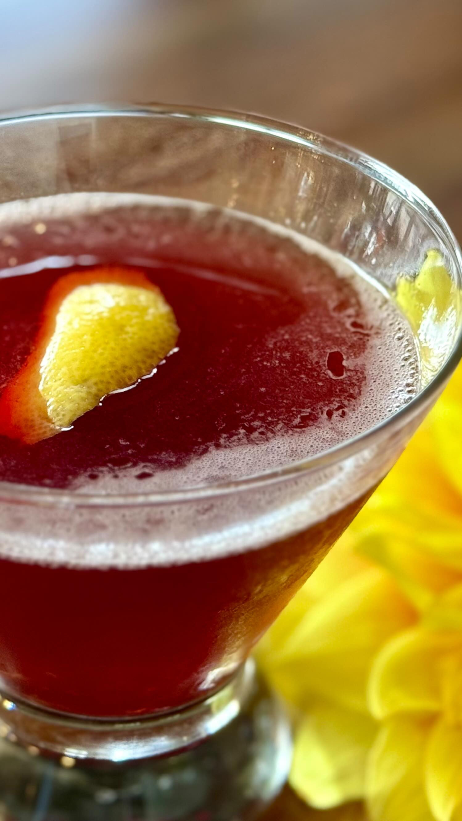 The leaves aren’t the only things dropping 🍁
Our fall menu hits tomorrow — sesame & soy, mezcal & pear, cassis & lemon, rum & matcha, and (fine) pumpkin too. 😉✨
.
.
.
#crowandcart #whiteakerneighborhood #cocktailsandmocktails #womanownedbusiness #shrubcocktails #eugeneoregon #hakuvodka #buffalotracedistillery #canerockrum #banhezmezcal #