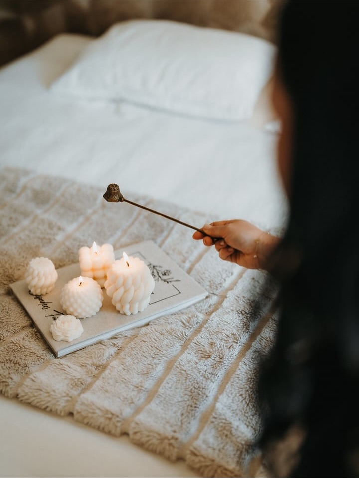 Herbstzeit = Kerzenzeit 🫶🏻
Unsere Motivkerzen sind schlicht, stilvoll – und voller Herz.
Naturbelassen und von handgegossen.
Jetzt entdecken. 🍂🤎
#laviaatelier #lvatelier #besondersfürdich
#jesmonite #jesmonitedesign #jesmonitehomeware #handmade #homedecor #homedecorideas #homedecoration #deko #geschenkidee #handmadegifts #wohnaccessoires #interior #decorideas #kerzen #candles #herbst #autmn
📸 @ellafotografie.ch