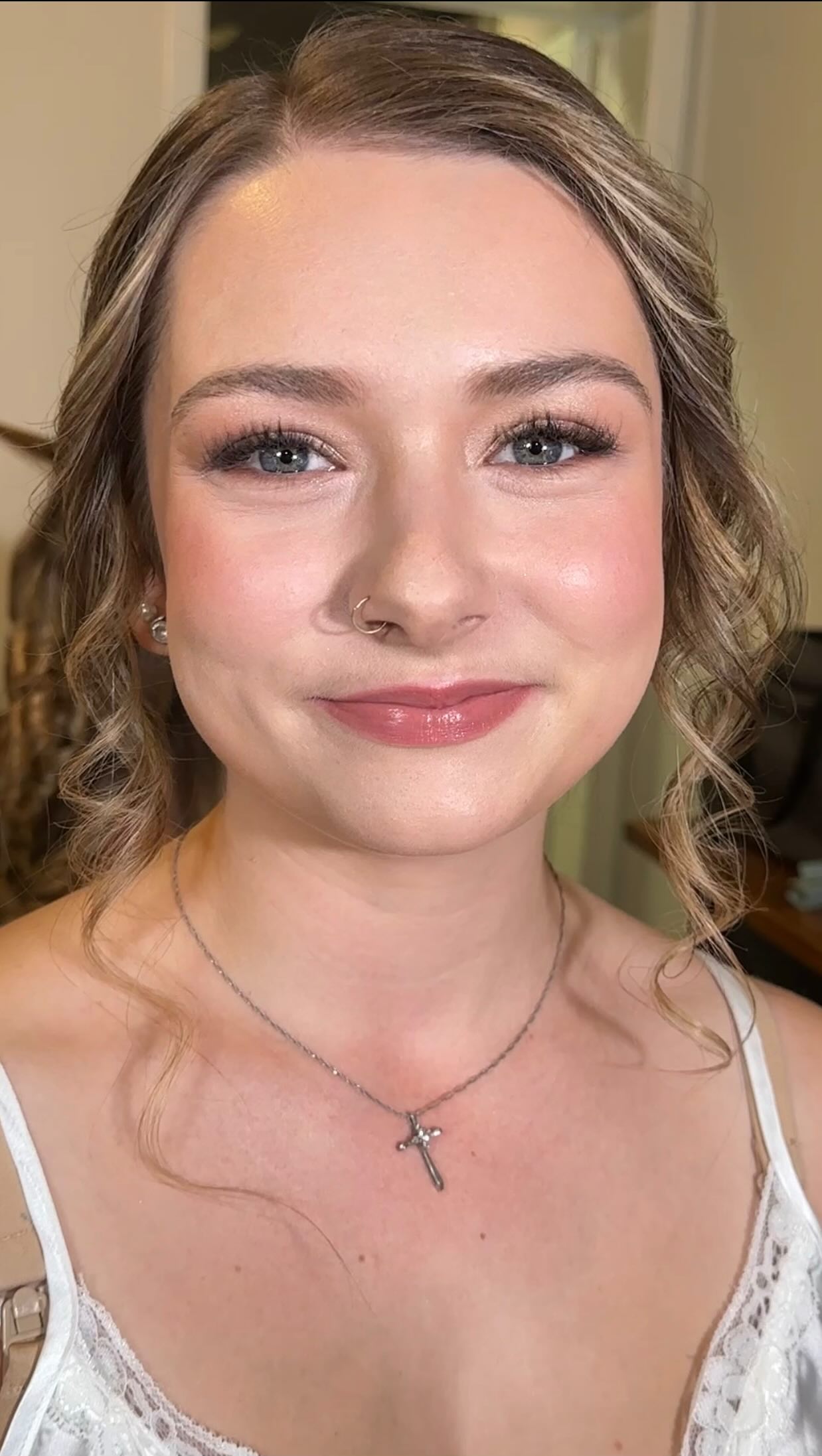 Get my bride Deanna ready with me! 💜
Soft + glowy + natural are what she described how she envisioned her bridal makeup to look like, and that’s EXACTLY what she got! 👌 She looked so beautiful! 😍
@temptu perfect canvas airbrush foundation for that FLAWLESS skin that lasts all day! ✨
SHARE this with a future bride + SAVE for makeup inspo!
How to book ⬇️
DM or click the link in the BIO 📩
#colourationsmakeup
Luxury wedding makeup and hair
Kingston Ontario makeup artist
Kingston Ontario hairstylist
Prince Edward County makeup artist
Prince Edward County hairstylist
1000 islands makeup artist
Quinte West Ontario makeup artist
Eastern Ontario makeup artist
Ottawa makeup artist
Kingston Ontario airbrush makeup artist
Prince Edward county airbrush makeup artist
Soft glam makeup, natural bridal makeup, flawless natural bridal beauty, bridal makeup and hair, flawless airbrush makeup, wedding party makeup and hair, kingston wedding vendors, prince Edward county wedding vendors, 1000 islands wedding vendors, bridal makeup inspiration, wedding makeup inspiration, wedding hair, wedding makeup