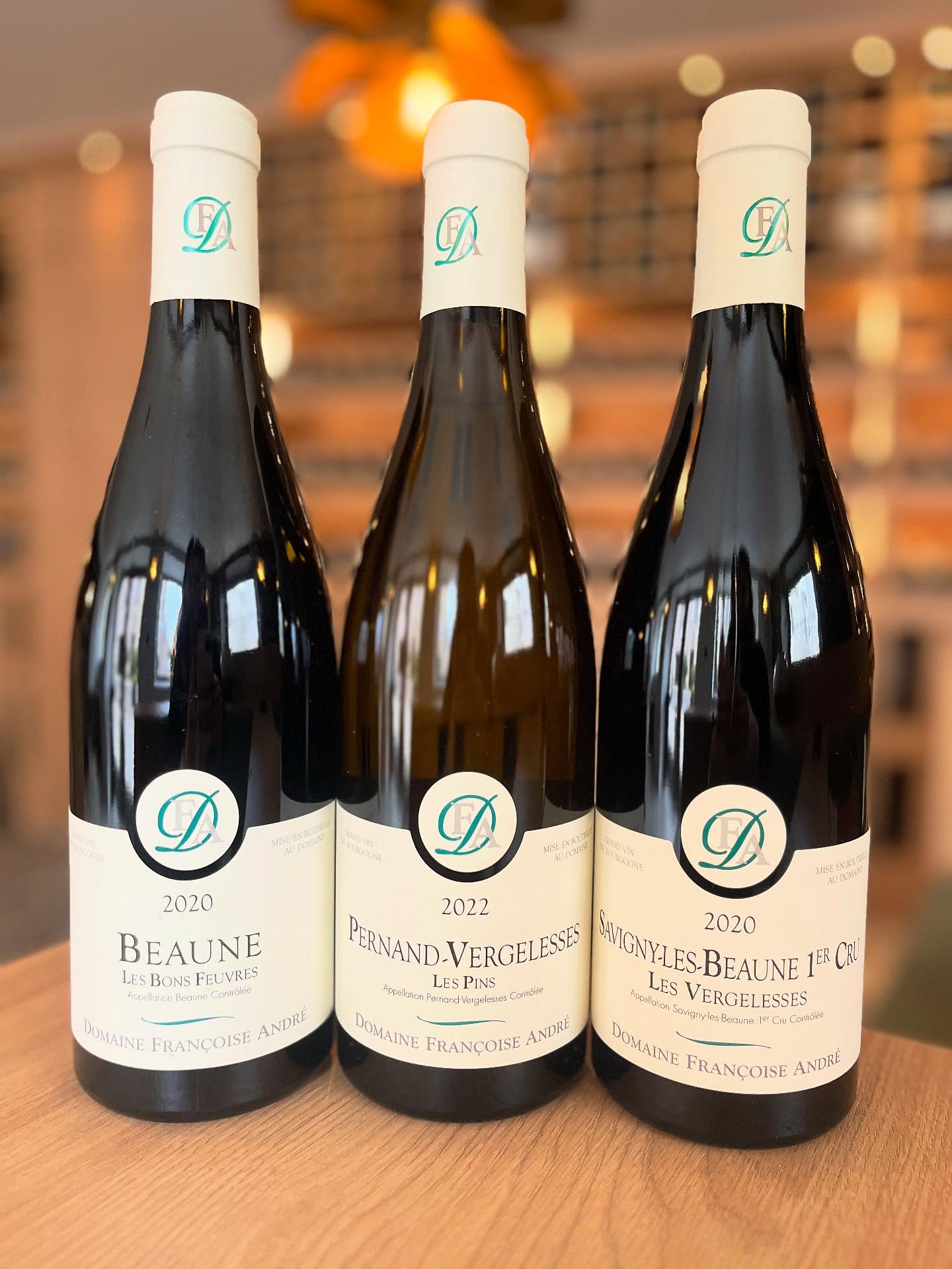 Bienvenue dans l’univers du @domainefrancoiseandre : simplicité, authenticité, élégance y sont les maîtres mots. Découvrez au 228 trois cuvées à savourer, fruits d’un terroir maîtrisé et d’un travail minutieux. ✨🍷
#tournus #tournustourisme #vinsdebourgogne #caviste #baravins #epicuriens #winelovers