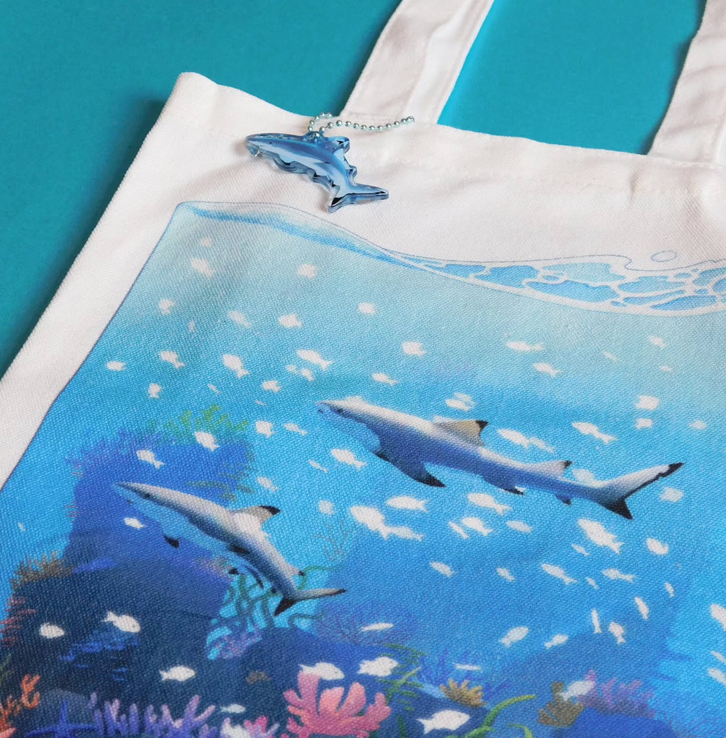 The big shop update! It's finally live! I've added so many artworks and designs to my online store that I've made since the start of the year, including new items that I've never had before like tote bags 💙
(🔗 is in bio)