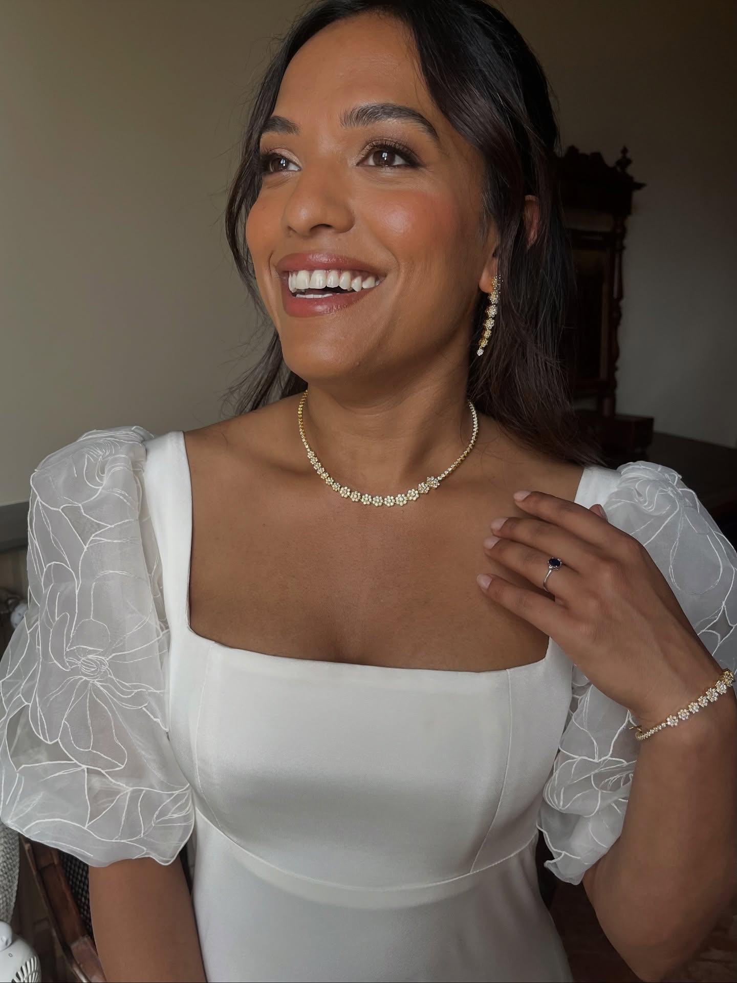 It’s all about skin in the Italian light ✨
Natural glam, with soft peach tones that lift and warm the complexion 🇮🇹