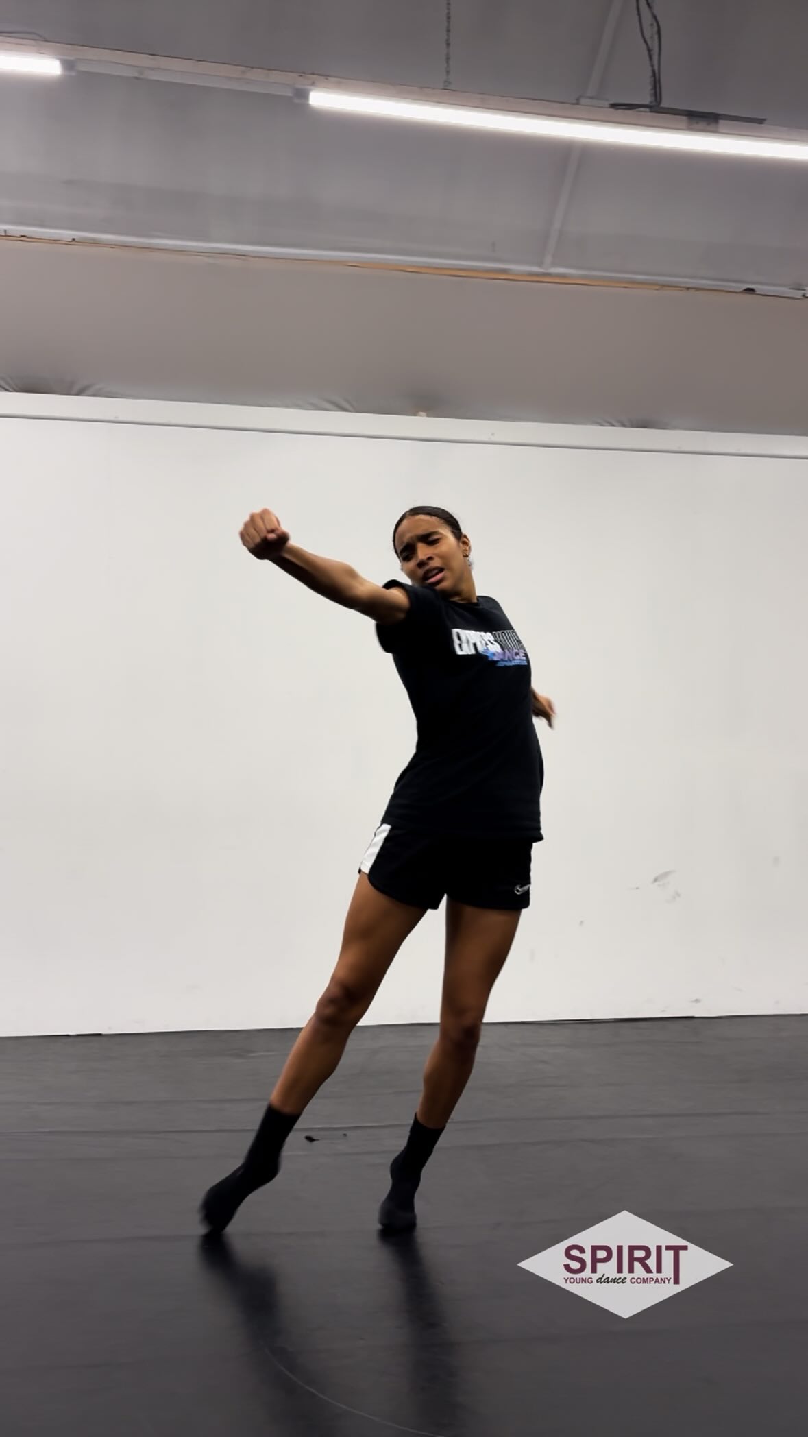 Gorgeous work from our seniors in contemporary with @annachoreography 🥹 Such maturity and style ✨
•
•
#spiritydc #dance #training #londondance #TeamSpirit #danceteam #dancecompany #dancecompetition #competitivedance
#lovedance #london #jazz #lyrical #commerical