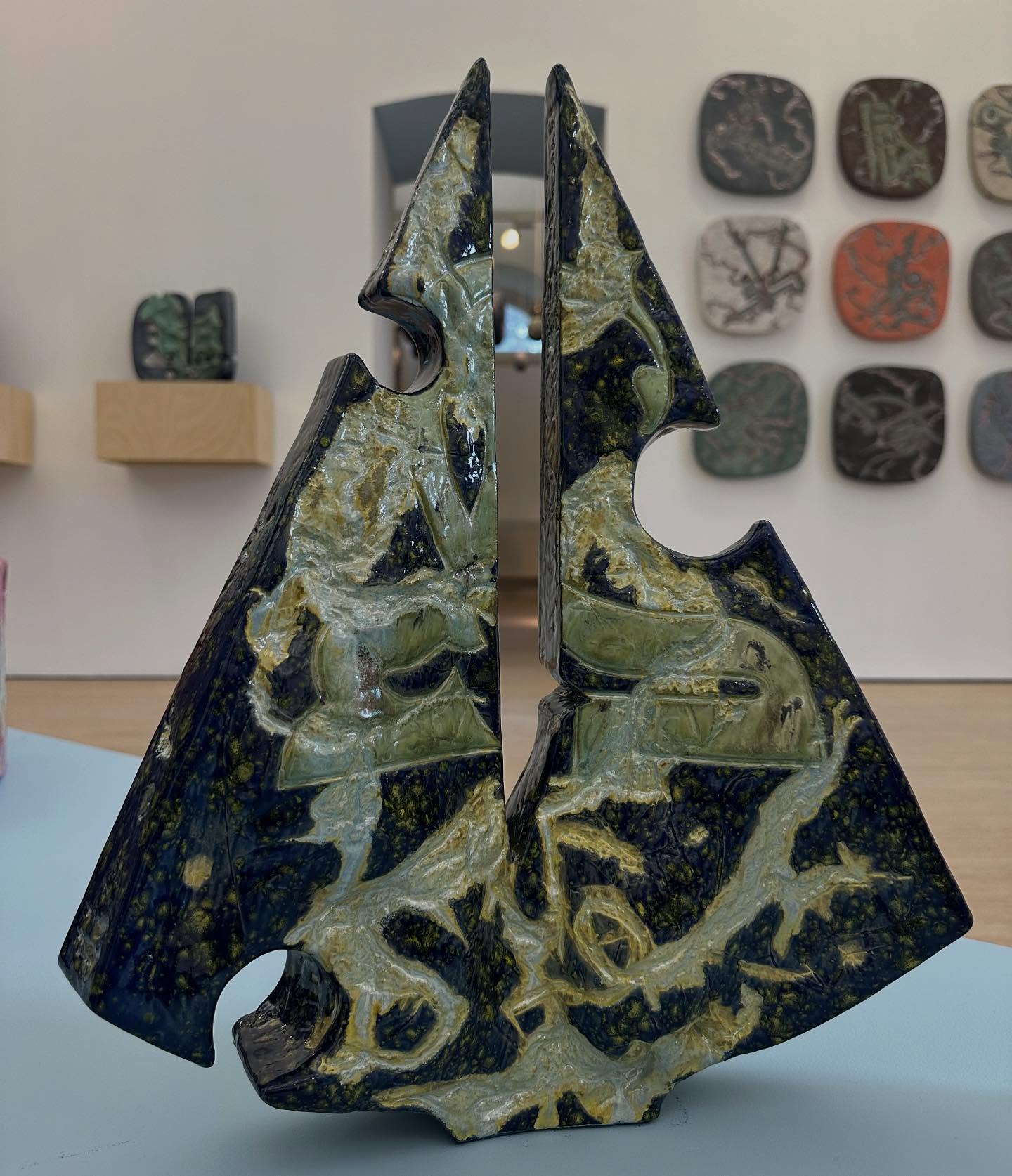 ✨ Road to the Aurora
2024
Stoneware, 1241°C
One of 28 ceramic sculptures from the installation Road to the Aurora. Each piece carries a synonym of the word love in Arabic — together forming a poetic journey through its many shades and meanings.
On view at Telemark Kunstsenter
September 14 – October 19, 2025