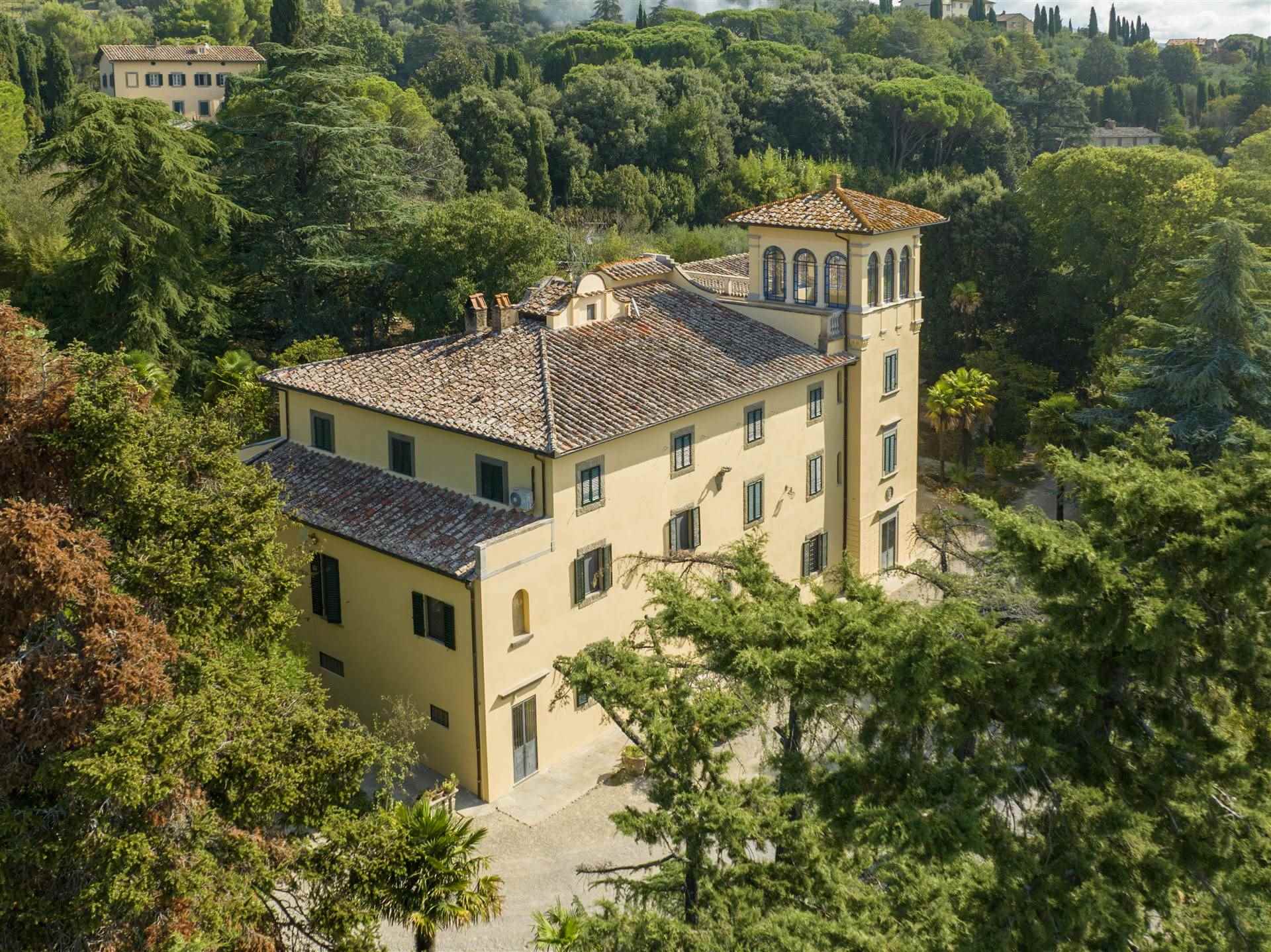 ✨ Elegant Historical Estate | Cortona, Arezzo, Tuscany 🇮🇹
Nestled beneath the storied hilltop of Cortona, this 16th-century estate captures the soul of Tuscany.
Surrounded by 4 hectares of lush parkland, frescoed interiors, and Napoleonic-era charm, the villa offers over 1,100 sqm of restored living space. From its frescoed chapel and orangerie to a panoramic tower terrace, every corner whispers history.
Perfect as a private residence or exclusive wellness retreat, the property combines complete privacy, architectural integrity, and the serenity of Val di Chiana.
🏡 16th-Century Villa (Fully Restored, 2023)
🌿 4 Hectares of Parkland & Olive Groves
🎨 Napoleonic Frescoes & Orangerie
🚁 Private Helipad Access
💧 Private Well | Pool & Spa Potential
📍 Cortona, Arezzo, Tuscany
💫 Price on Request
#TuscanyEstate #LuxuryLiving #CortonaVilla #HistoricHomes #TuscanDream #ItalianHeritage #LuxuryRealEstate #VillaForSale #Arezzo #TimelessElegance #WellnessRetreat #ItalianVilla