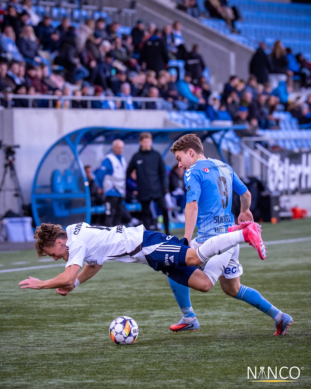 Sandnes ULF 4-1 Arendal
Finally, the day has come. The boys on Sandnes best football team won the league and are ready to move up to the 1st division again.
Congratulations to Head Coach Arturo Cleveland. You and your team have delivered a great season.