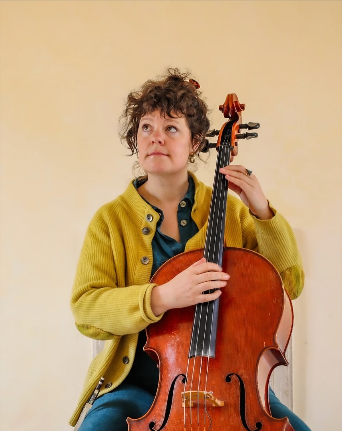 📣 SUPPORT ANNOUNCEMENT 📣
Hannah Moule (of @moulettesband) joins the Ríoghnach Connolly + Honeyfeet show at Patterns next month!
Having led the eclectic art-rock band Moulettes for many years, she joins us for a solo performance to kick off the party.
TICKETS ARE AVAILABLE NOW 🚨
FOLKLOREx