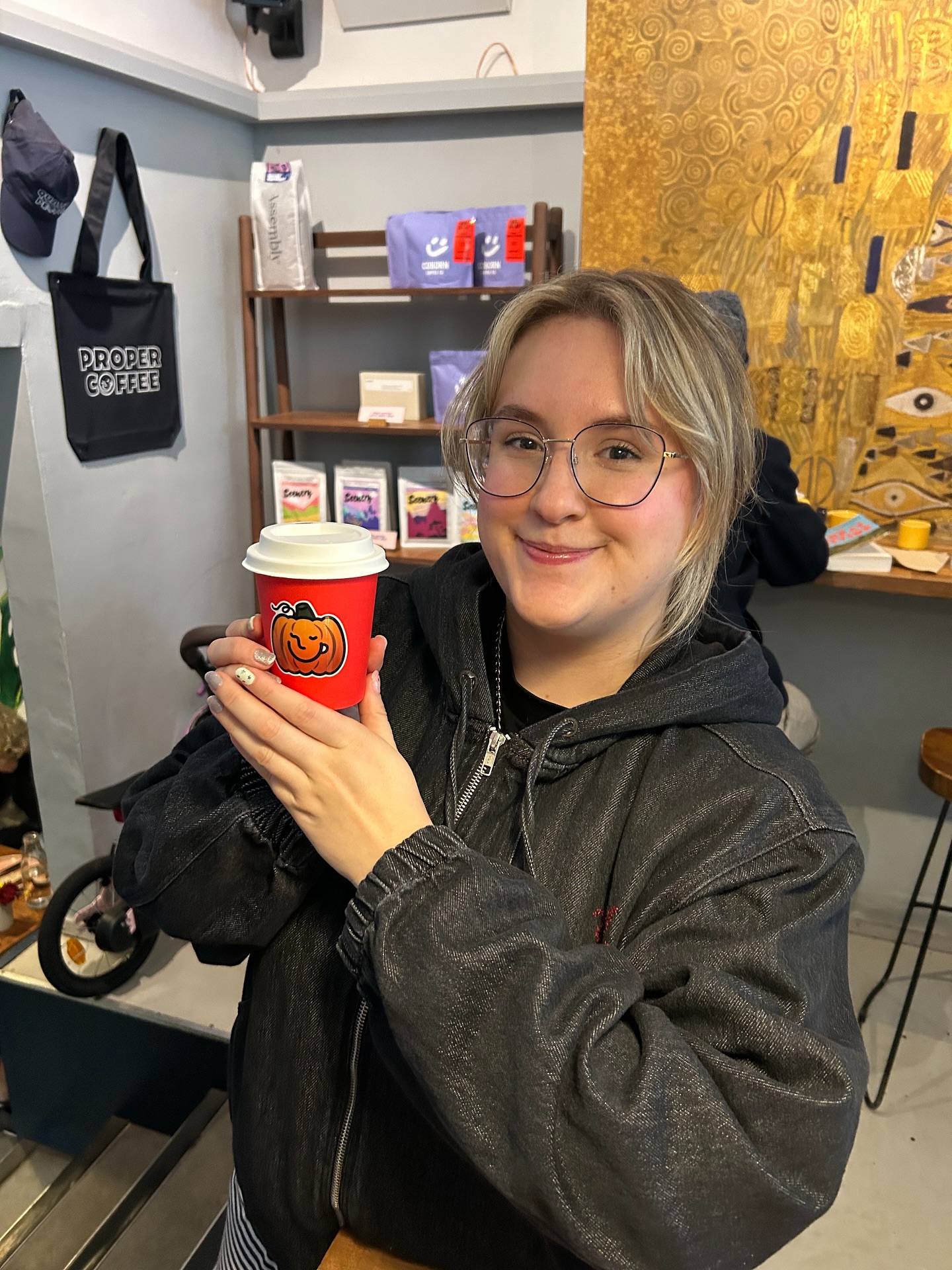 The return of the PSL & the Pumpkin Oscar’s sticker has everybody feeling festive 🧡🎃
Sticker by @sara.lemospare our socials gal (admin reveal 🚨)