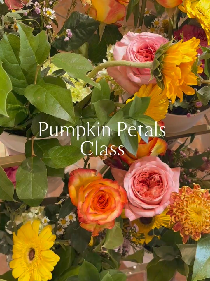 💐Thank you to everyone who joined our Pumpkin Petal Class! ✨
It was a lovely afternoon of flowers, snacks, and wine — we’re so grateful you spent it with us. Adobe Rose Custom Florist