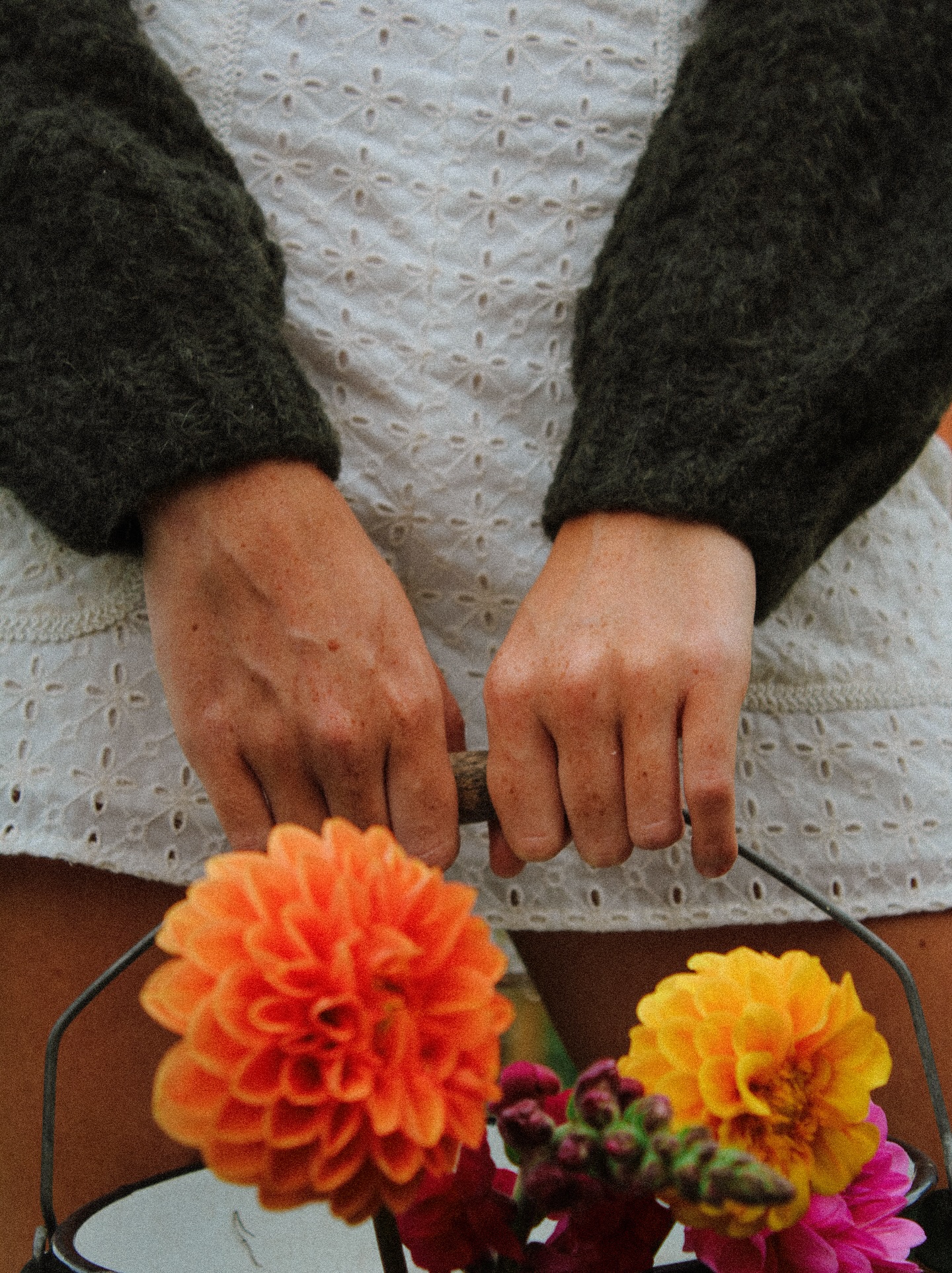 Knitwear season had started 🧶🦙🌲
#knitwear #knitweardesigner #alpacaknitwear #ootd #fallstyle #outfit