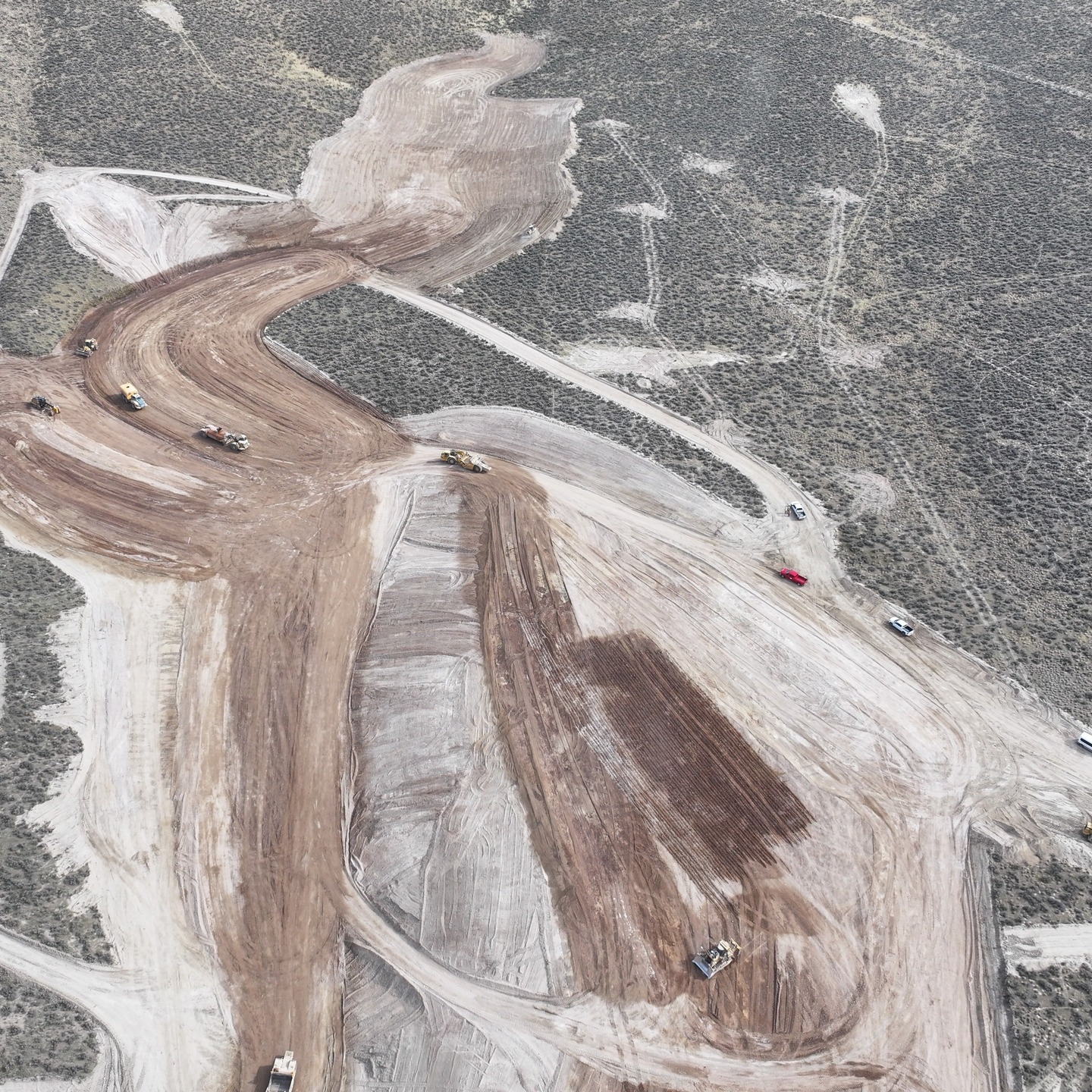 Another day, another Nevada sunrise. The High Mark crew putting in work from dawn till dusk, building it right, from the ground up. Proud of this team and the progress out here.
#HighMarkConstruction #NevadaSunrise #ConstructionLife #HeavyCivil #Earthwork #HighMarkStrong