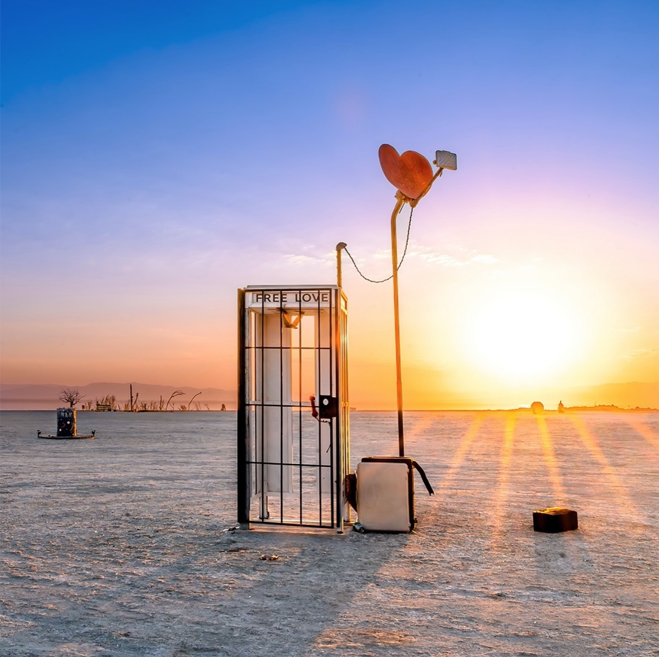 📍Bombay Beach, Salton Sea
Bombay Beach is surreal and hauntingly beautiful, a place where art meets decay on the edge of the Salton Sea.
📸 IG width_of_field
.
.
.
Hashtags: #california #saltonsea #saltonseabeach #anzaborrego #anzaborregodesert #visitcalifornia #anzaborregodesertstatepark #borregosprings #placestovisitincalifornia