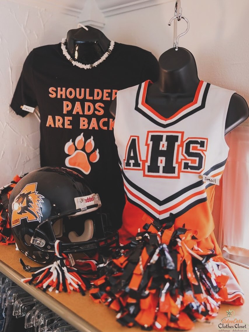 WE’VE GOT SPIRIT, HOW ABOUT YOU?
📣🐾🧡🖤
Clothes Closet is open today!
Tues Wed Thur Sat 10-2 209 E Oak