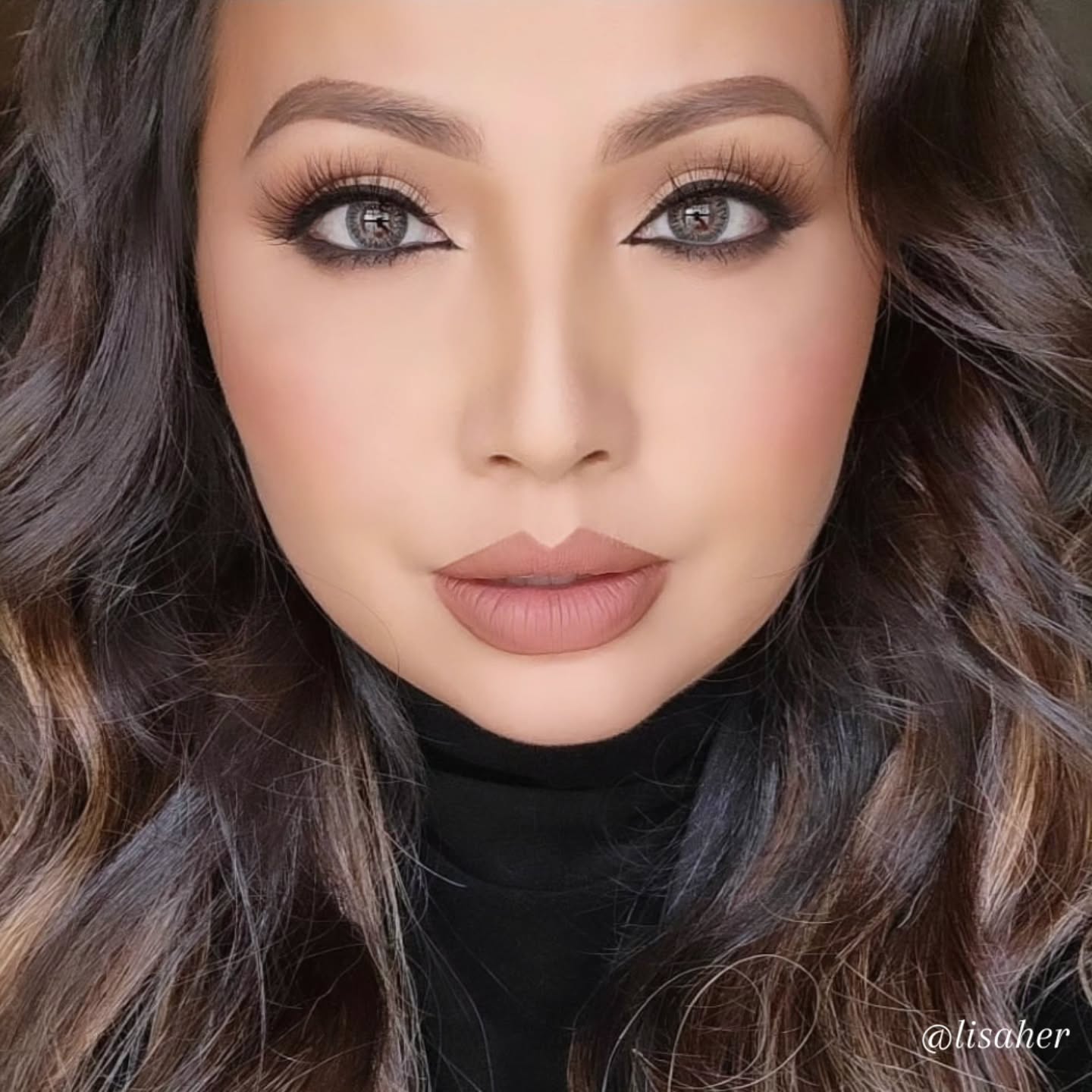 Tis the season to try bold things! ☕️🤎🖤
#makeuplook #makeupartist #fallmakeuplook #90snostalgia #boldandbeautiful