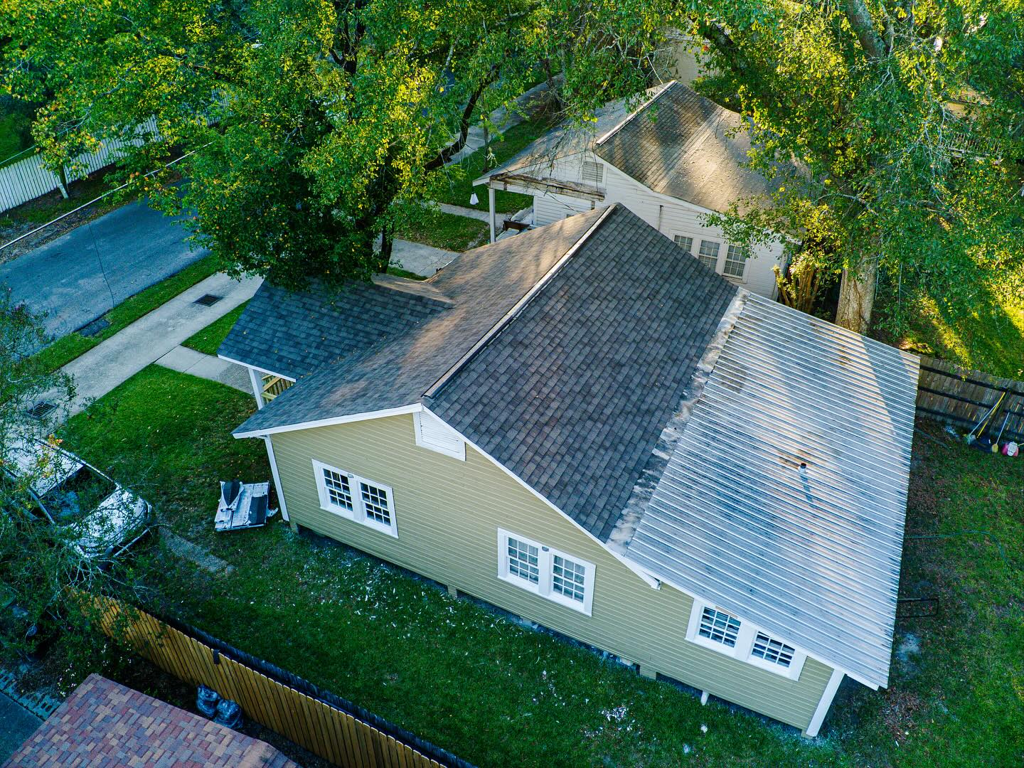 Another piece of Hattiesburg history, protected for years to come 🔨
This home in the historic district got a fresh IKO Weatherwood roof, a color that pairs perfectly with those timeless Southern details. Strong, classic, and built to honor the home’s original character.
•
☎️ 662.832.1737
📧 info@cashconstruction.co
💻 cashconstruction.co
•
#cashconstruction #starkvillems #oxfordms #residentialcontractor #roofingcontractor #ridgelandms #localbusiness #roofreplacement #brandonms #madisonms #cashcode #IKO #weatherwood