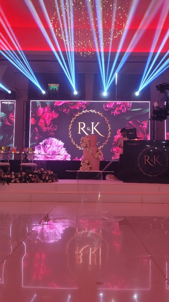 Rishi & Kiran's big day- Part 2, we
transformed their
eception with our Signature
CaptureYourStory setup, Combinin S
our animations, gif, bespoke design
into one seamless selfie station. giving
guest the perfect spotlight while
surrounded by a cinematic backdrop of
visuals
A luxury finish, personalised touches, and
a setup
built to wow - CaptureYourStory
Get in touch with us to bring this vision
to your big
day:
Www.StoryboxPhotobooths.co.uk
Pictures: @salmanhstudios
Venue: @weddingsbradfordcedarcourt @thecedarcourtgroupyorkshire weddingsbradfordcedarcourt
Event Planning / Decor: @blueberry_group_ @elegance_events_styling
Video / Photography: @sadhavideo
Dhol Team: @beatsbylions
Photo Booth: @storyboxphotobooth
Catering: @apnakhanacatering
Cake: @racakes1
Music /Dj: @djresh
#photobooth #selfiemirror #weddingentertainment #weddingphotography
#indianphotographers #indianwedding #punjabiwedding #desifashion #trendingreels #viralvideos #corporate #party #entertainment
#xmasparty #chrismasparty #xmas