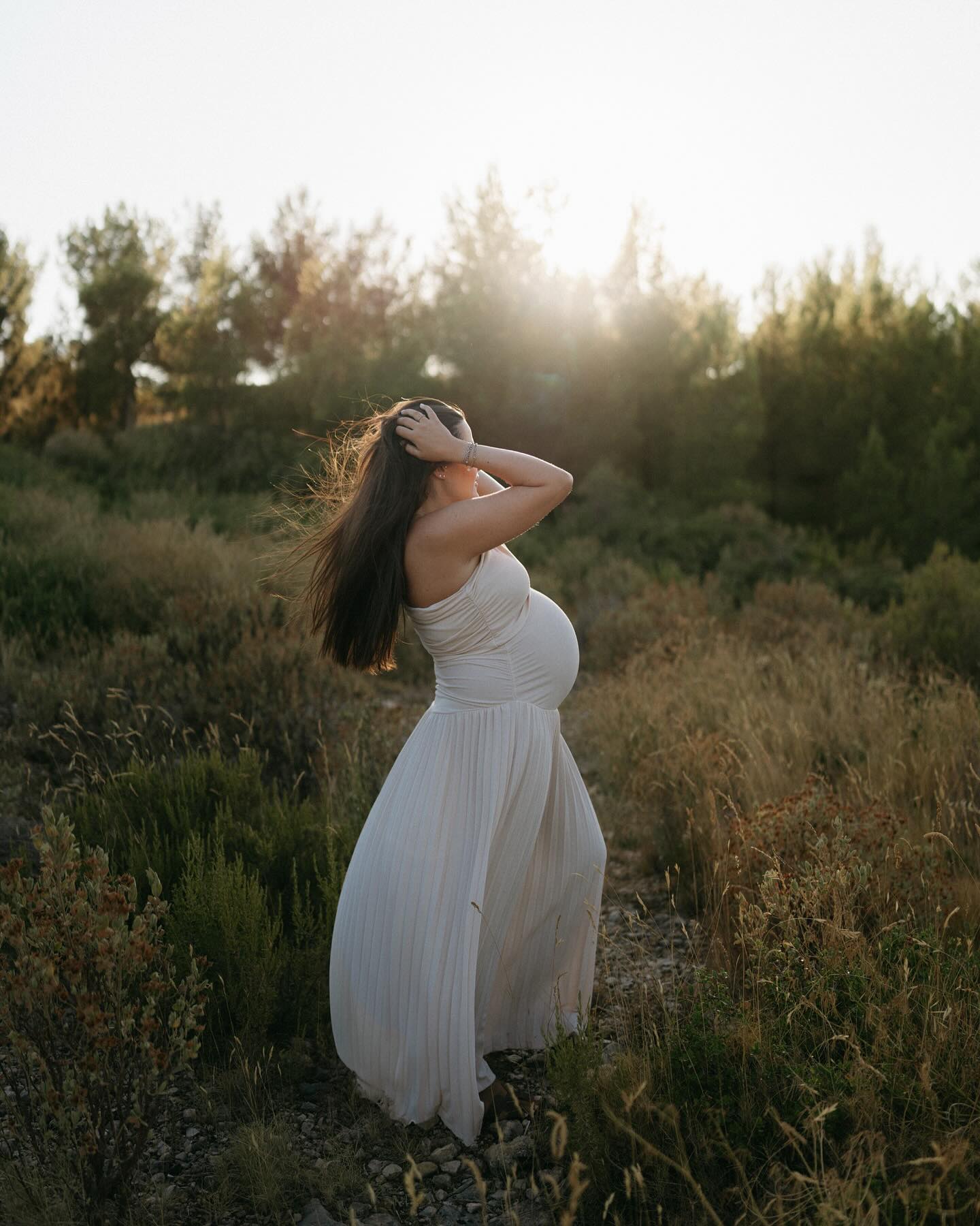 Être spectatrice et photographier les regards, les silences, les gestes entre deux… ✨
___
📸 Huynh Anh, photographe de vos histoires de vie ♡
💌 Infos et réservations : www.ha-tran.com
#photographemarseille #photographegrossesse #maternite