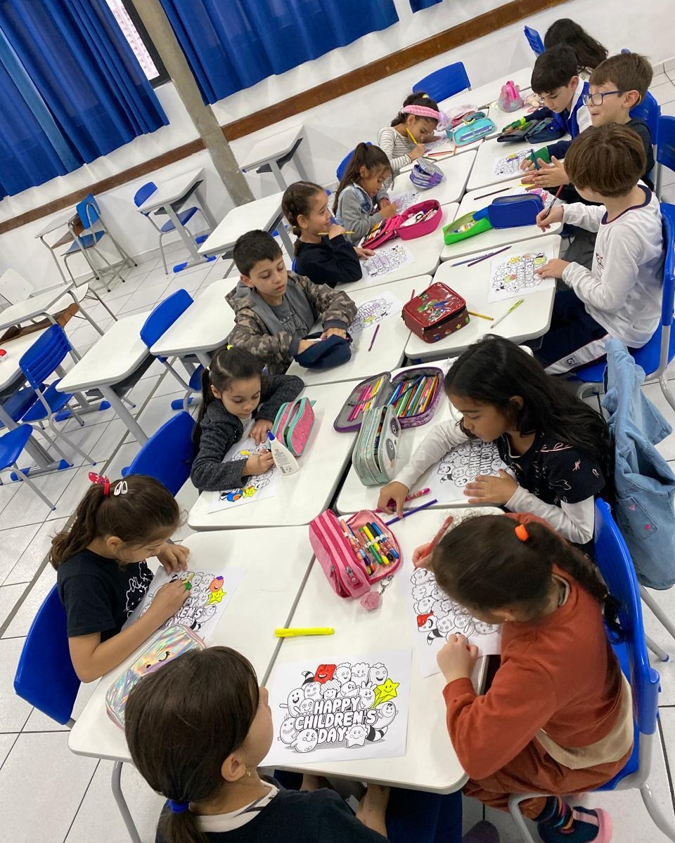Happy Children’s Day!
Os alunos participaram de uma atividade super divertida de inglês com a professora Camila Cintra! Eles desenharam e dançaram, celebrando de forma alegre e criativa o Dia das Crianças. ✨
Um momento de muita diversão e aprendizado, transformando a semana em uma experiência inesquecível! 💖
#somosga #angloalante
#colegioguilhermedealmeida
#HappyChildrensDay #DiaDasCrianças #AprenderBrincando #Diversão #InglêsNaPrática