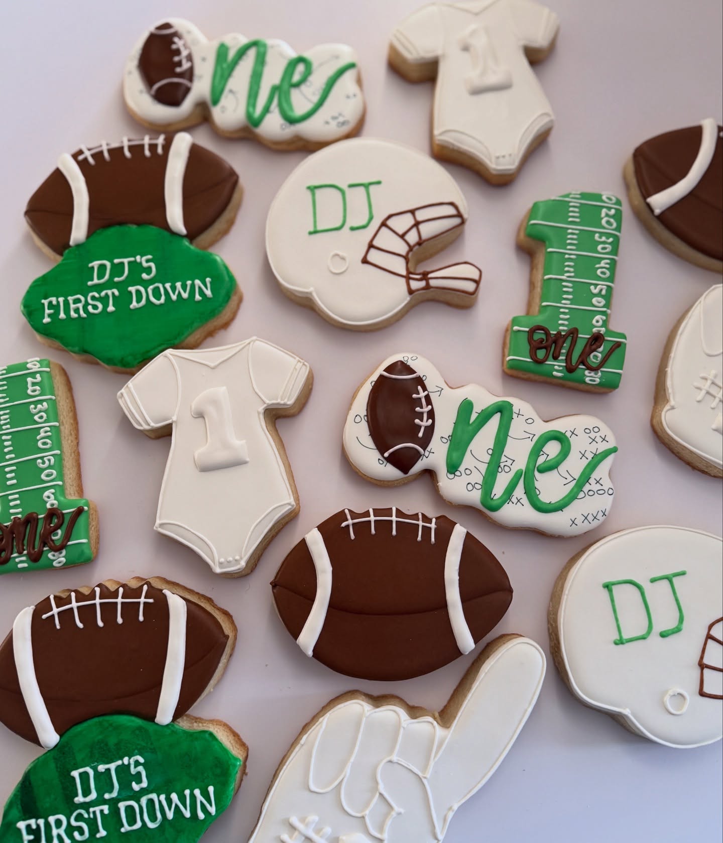 Touchdown for the sweetest first birthday! ๐๐
These custom royal icing cookies were made to celebrate DJโs First Down โ the perfect mix of jerseys, footballs, and babyโs big ONE moment!
#CustomCookies #RoyalIcingCookies #FirstBirthdayTreats #FootballCookies #BoysFirstBirthday #BirthdayCookies #OneBirthday #FirstDownTheme #TouchdownCookies #SportsPartyTreats #FootballPartyIdeas #CookieArtist #DecoratedCookies #FloridaBaker #DavenportFLBakery #OrlandoBakery #CentralFloridaBaker #CustomDesserts #BakersOfInstagram #EdibleArt #SmallBusinessBaker #BirthdayPartyInspo #CustomSugarCookies #SweetTreats #HandcraftedCookies #BoyMomCelebration #OneYearOldParty #FootballBirthday #GameDayCookies #SweetDetails