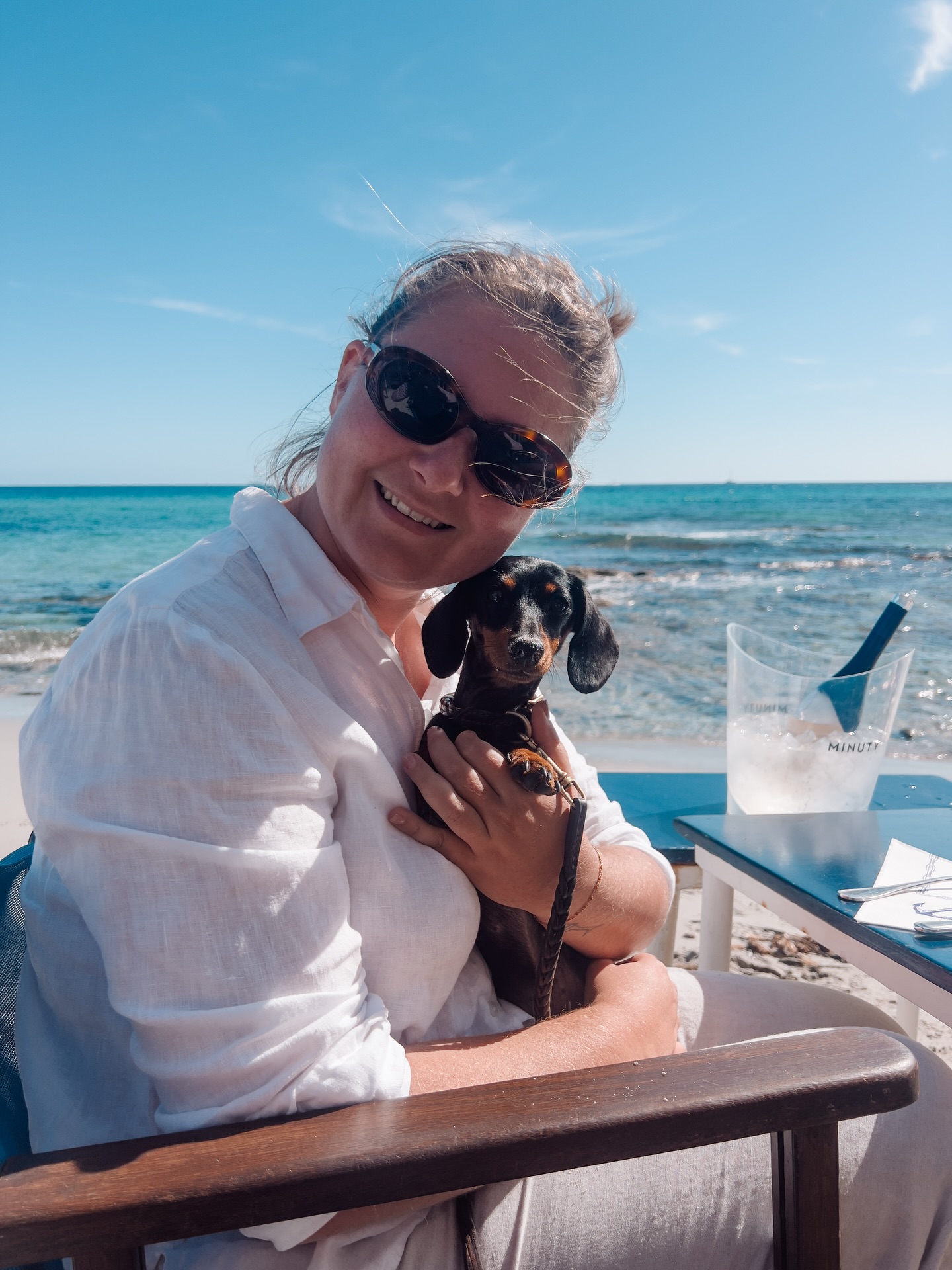 Maybe not the most productive assistant, but definitely the cutest 🐾
P.S. if you’re looking for help managing your social media, I’d love to hear from you.
#socialmediamanager #socialmediamarketer #sainttropez #contentagency #socialmediamanagementagency #instagramforbusıness