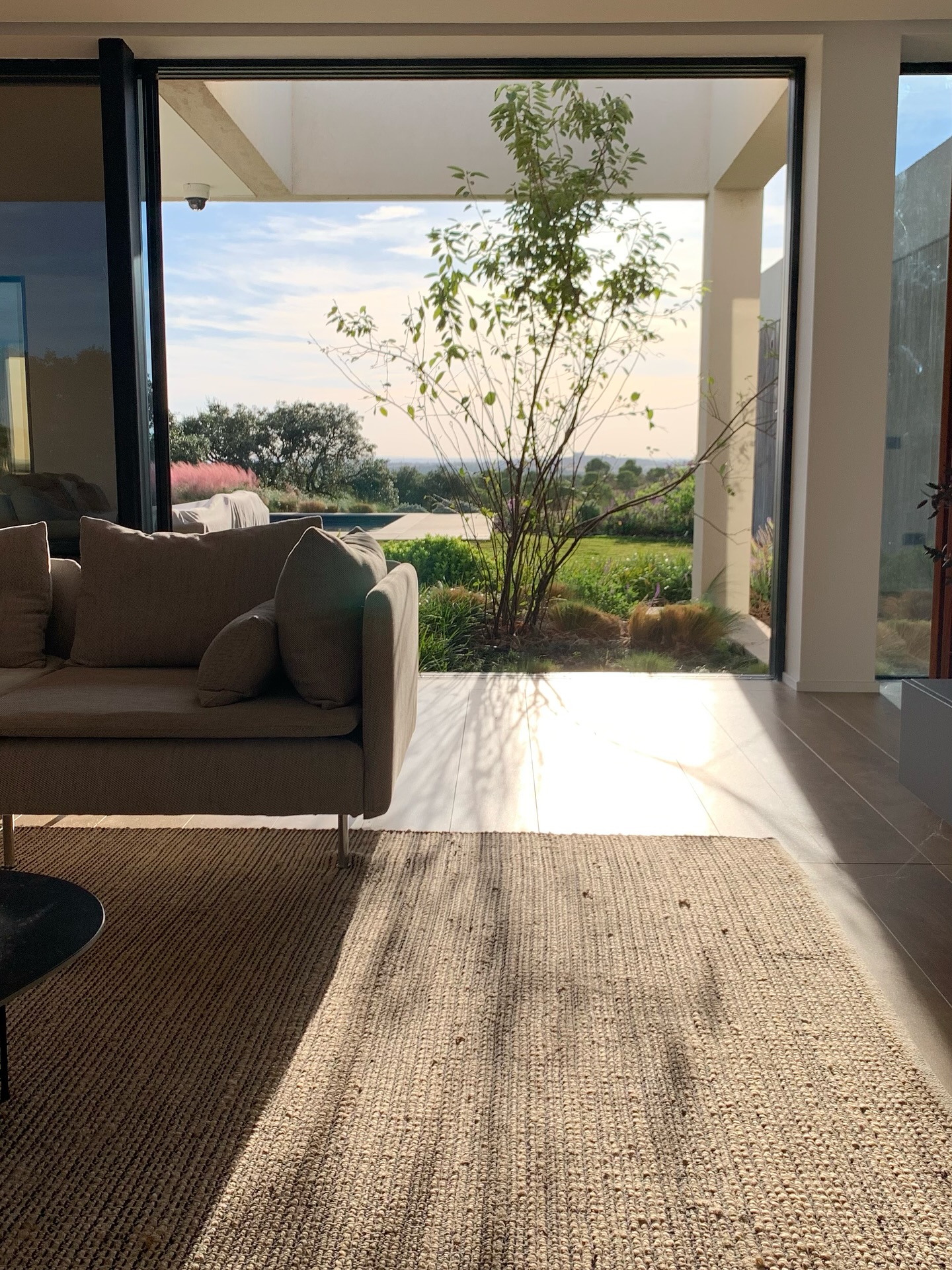 🌿✨ Loving the cozy autumn vibes at our vacation rental! 🍂 The warm tones of the furniture and those peaceful outdoor views make it the perfect spot to unwind, soak in some quiet, and just let time slow down. Perfect for rest and a bit of introspection. 🌅 Ready to escape? Book now! #AutumnGetaway #VacationRental #PeacefulRetreat #NatureLovers #Relaxation