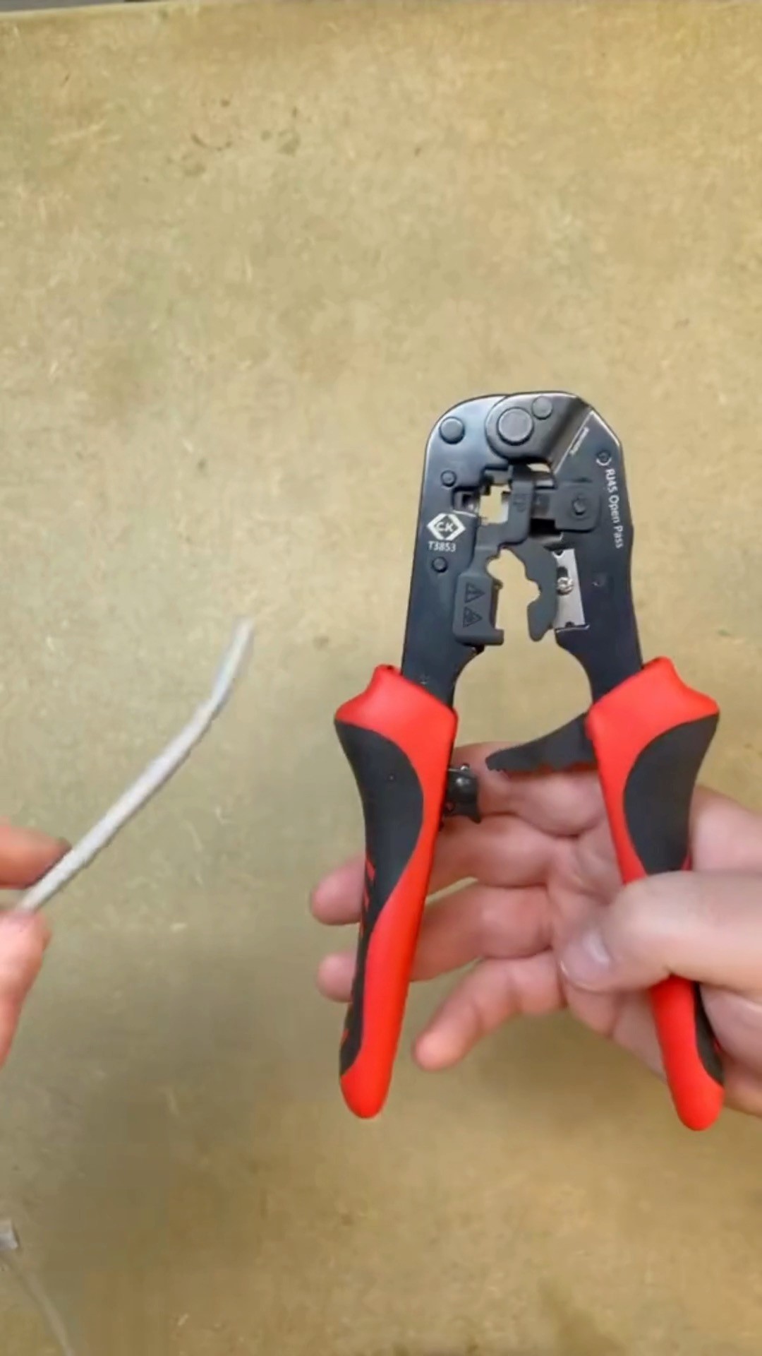 Still fighting with RJ45s? That ends today 💪
The auto-stop ratchet system releases when correct pressure is applied to ensure precise crimping, the difference between ‘good enough’ and pro-level crimps!
#CKTools #CKhaveatoolforthat