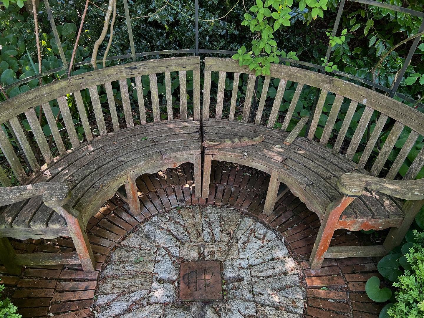Many months behind in posting some wonderful 2025 projects. Thank you to my wonderful clients! Firstly a replacement curved seat in Essex Oak, steam bent to the curve. #bespoke #bespokejoinery #curvedfurniture #steambending #essextimber #localessextimber