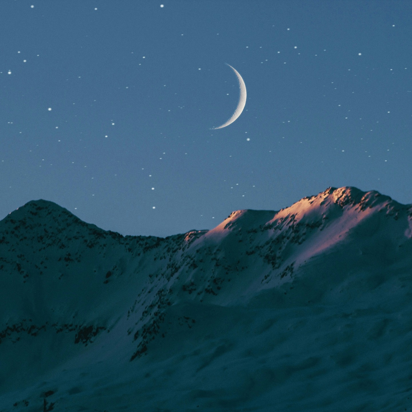 🌜
.
.
.
© @voros_beni v/ @unsplash
.
.
.
#180editions #mangezlocallisezlocal #moon