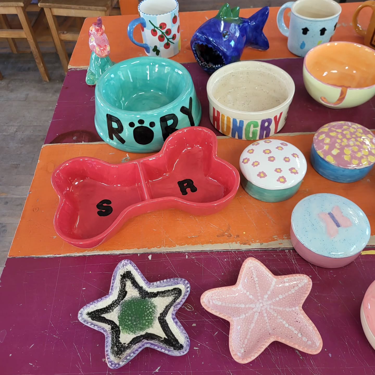 Just in time for dinner! Nothing makes me happier than unloading the kiln and seeing everyone's hard work!❤️❤️
Remember to call to book a table to start your creative adventure with us 🎨
#allfireduppaintableceramics #paintyourownpottery #torontowest #torontomoms #thingstodotoronto #etobicoke #etobicokesouth #etobicokemoms #etobicokecentre #bloorwestvillage ##bloorwestvillage