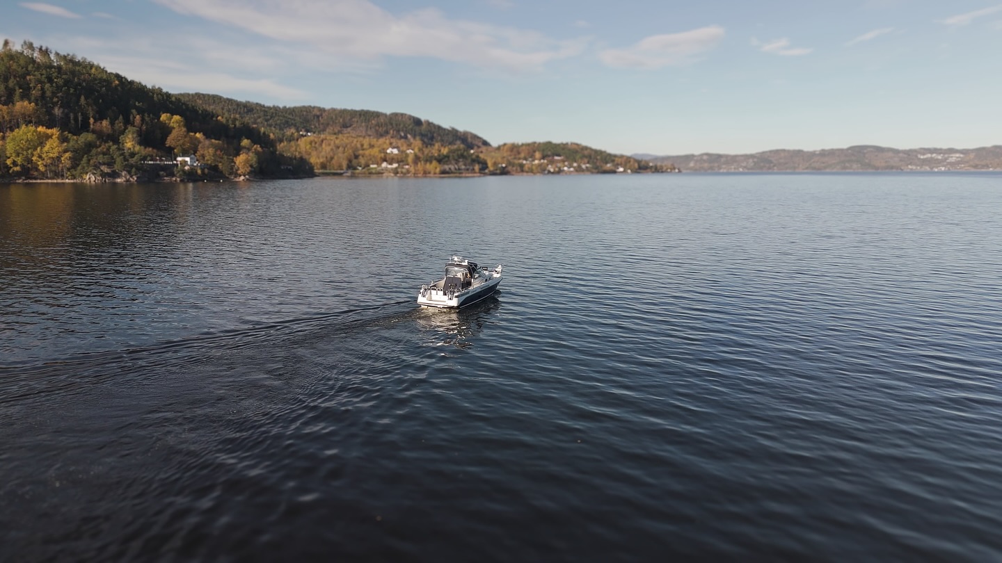 Den som leter finner! 😀
Gårsdagen ble tilbragt på Drammensfjorden med det formål å kartlegge flere interessante skipsvrak. Blant vrakene jeg kartla med ekkolodd denne gangen var en ukjent eldre trebåt på ca. 30 meter. Denne fanget jeg opp ved hjelp av side imaging sonar på 60 meters dybde. I tillegg tok jeg en tur over det som antakelig er det sagnomsuste skipet «Fram» som forsvant sporløst i 1905. Fram ble søkt etter i nesten 100 år før en gruppe dykkere oppdaget det i 2004.
.
.
.
#skipsvrak #drammensfjorden #vrakdykking #shipwreck #wreckdiving #humminbird #sonar #sideimaging #downimaging #underwaterexploration #expedition #undevannsutforsking #oslofjorden #ekkolodd #marineelectronics