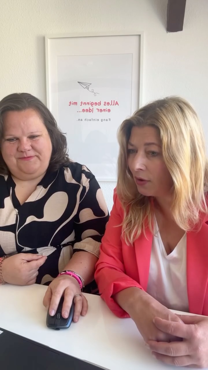 Eine neues Branding für Claudia… das ist das Ergebnis unserer Zusammebarbeit😊.
Claudia kam zu mir mit dem Auftrag ihr junges Grafikdesign-Business marketingseitig zu überprüfen und ggf. mit ihr zu ändern.
Nach einem ersten Gespräch war mir klar, dass der alte Name nicht dem entspricht, was Claudia anbietet. Der erste Schritt war also die Findung eines neuen Namens: und voila „feine Designs- facettenreich, filigran und federleicht“ ist es geworden😊.
Darauf aufbauend haben wir gemeinsam ein farbenfrohes neues Design gedacht und gedanklich entwickelt. Claudia hat darauf aufbauend die Website & den Insta-Kanal angepasst.
Happy, happy, happy 😌
#personalbranding #marketingberatung #markenberatung #bafaförderung #bafa #bafaberatungsförderung
#marketingforsmallbusiness