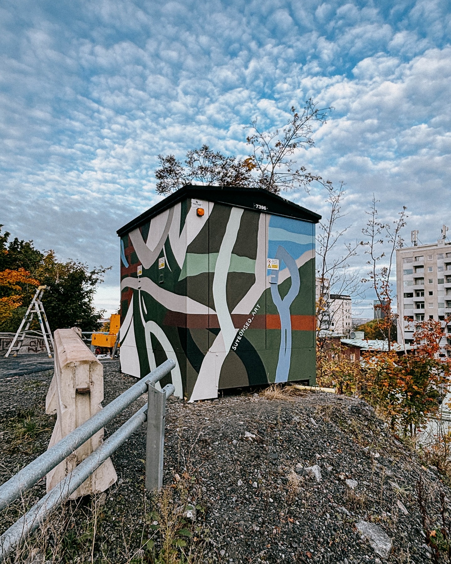 I am truly honored to be part of Sweden‘s Largest Art Project – @vastlanken Planksidan.
I would like to thank @trafikverket , @hans.ivanoff , and the entire team for giving me this wonderful opportunity. 💝
You can find my mural at Södra Viktoriagatan 44, right across from @fjaderborgen in Gothenburg.
-
스웨덴 최대 예술 프로젝트인 @vastlanken Planksidan에 함께하게 되어 정말 영광입니다.
멋진 기회를 주신 @trafikverket (교통청), @hans.ivanoff 그리고 도움을 주신 모든 관계자분들께 진심으로 감사드립니다. 💝
제가 작업한 벽화는 예테보리 Södra Viktoriagatan 44, @fjaderborgen 건너편에서 보실 수 있습니다.
⠀
⠀
⠀
⠀
⠀
#trafikverket #planksidan #sverigesstörstakonstprojekt #västlänken #muralpainting #väggmålning #göteborg #sverige #gothenburg #sweden #abstractart #abstraktkonst #스웨덴 #예테보리 #벽화 #koreanartist #koreanpainter #suyeonseo_art #artistsuyeon