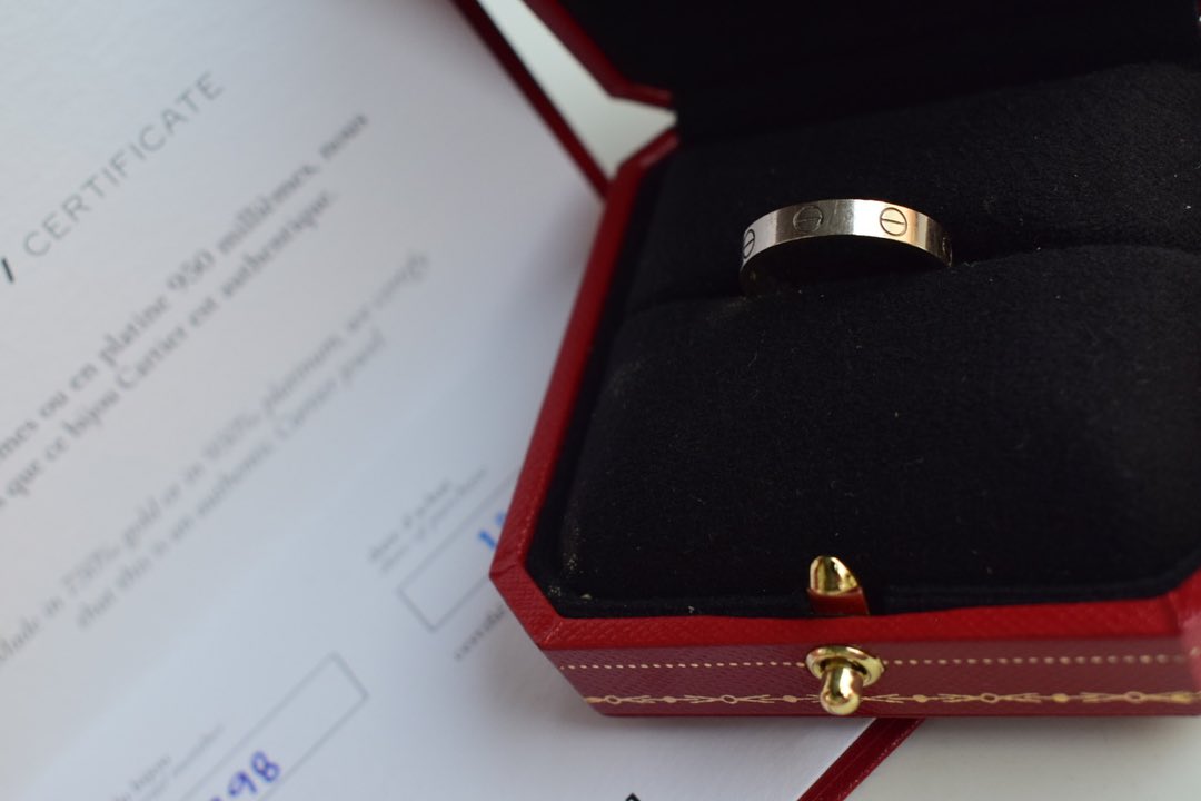 Cartier Love ring small model
White gold
Size - 56
2022 - Dubai mall
💯Authentic
With Certificate and box
For more information or purchase
Call / WhatsApp: +971 561009916
Send DM.
#Cartier #LuxuryJewelry #LuxuryLifestyle
#CartierBracelet #AuthenticJewelry #DubaiLuxury #HighJewelry #CartierLove #cartierlovebracelet #cartierlovebangle #cartierbangle #preownedcartier #usedcartier #lovebracelet #lovebangle #vcabracelet #prelovedubai #preloved #cartier