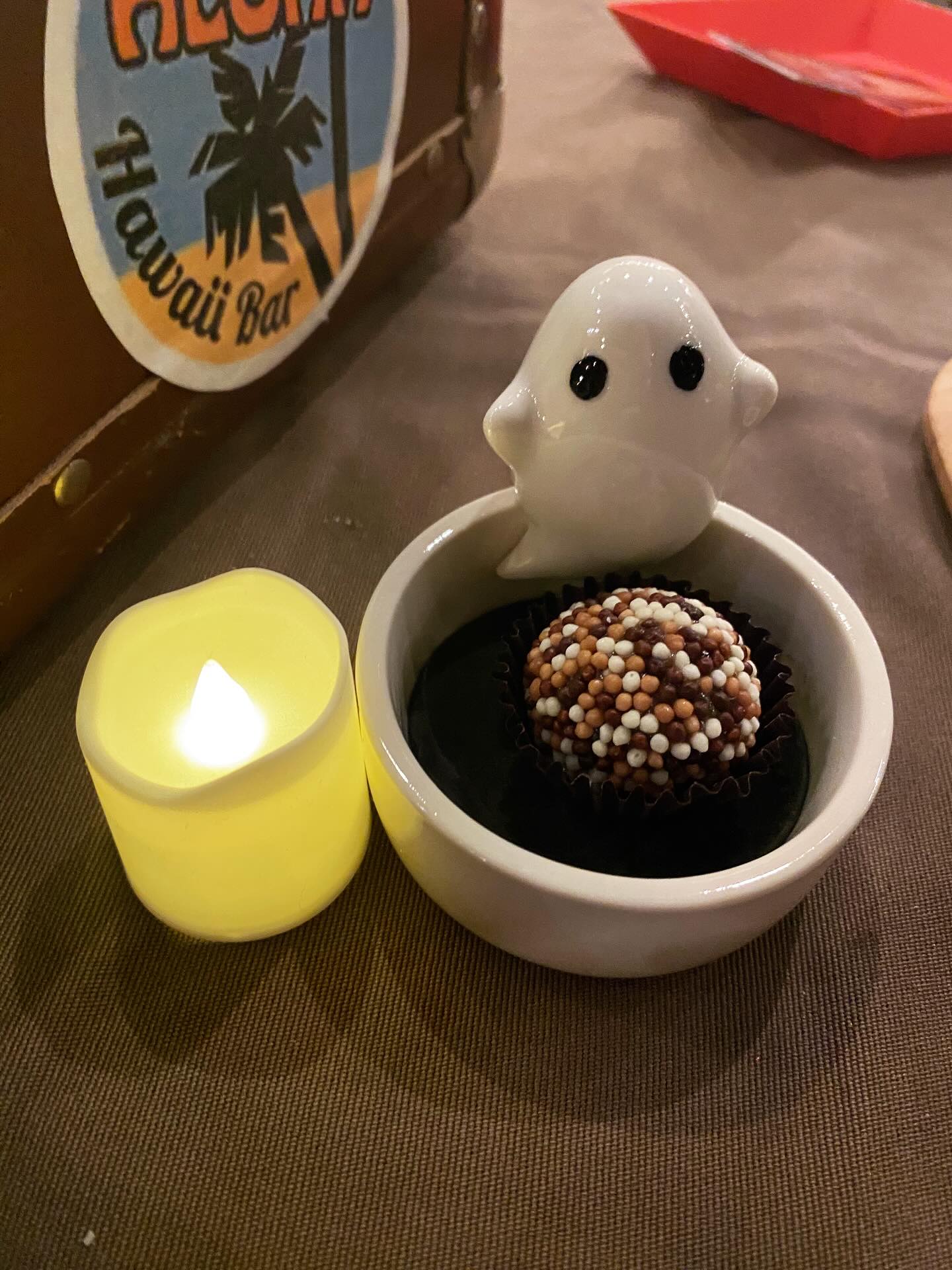 Our spooky brigadeiros had a blast at Hämärät Tunnit! 👻✨
Huge thanks to everyone who stopped by — you made our first time so sweet! 🧡
Only a few brigs survived the night 😅 so hurry to our website to get them and more, before they all vanish! 🎃
.
.
.
.
.
#ilogourmet #rakastanbrigadeiroa #brigadeiro #hämärättunnit