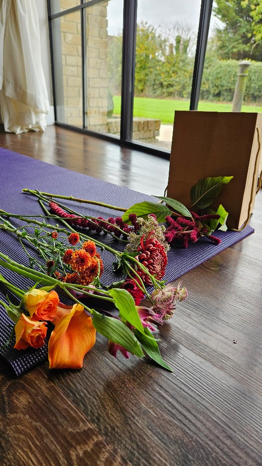 Our Autumn Edition at Oad Street was pure bliss — gentle stretches, delicious brunch, and the dreamiest hand-tied bouquets. Thank you for bringing the good vibes and cosy magic! 🧘♀️💐🥐
If you want to join us for one of our festive wreath making events, head to our website to check out the lineup. Link in bio.
♡
Nel&Lauren
#PeonyPosePastries #AutumnEdition #WellnessAndBlooms