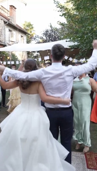 Sound on - Tell me you wouldn’t watch this over and over and over again if it was your first dance? This is what we do - capturing all these moments for you to enjoy and look back on what an amazing day you had with all your favorite people.
.
Such a fun group of people for @sadhbhspringate wedding at the fabulous @chateauduraysse
Filming for Memories 💛
Venue @chateauduraysse
Planner @yourweddingplannerfrance
Hair and Makeup @cassandra
Celebrant @celebrantsinfrance_theoriginal.
Flowers @kildameadows
Food @thelimescatering.
Film @iwedfilm