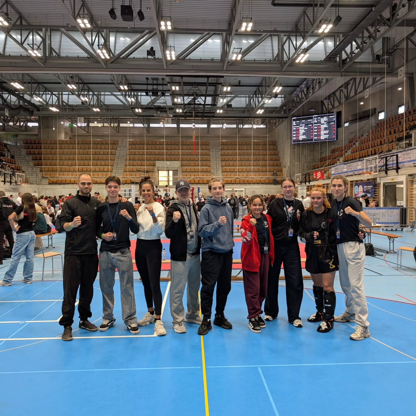 Heute haben unsere Fighter am Berner Cup gezeigt, was in ihnen steckt! 🥊🔥
1x🥈
1x🥉
Unsere Jüngsten haben ihr erstes Turnier bestritten und konnten wertvolle Erfahrungen mit nach Hause nehmen.
Wir sind stolz auf euch alle – tolle Leistung!
Ein herzliches Dankeschön auch an alle Coaches für euren Einsatz und eure Unterstützung! 🙌