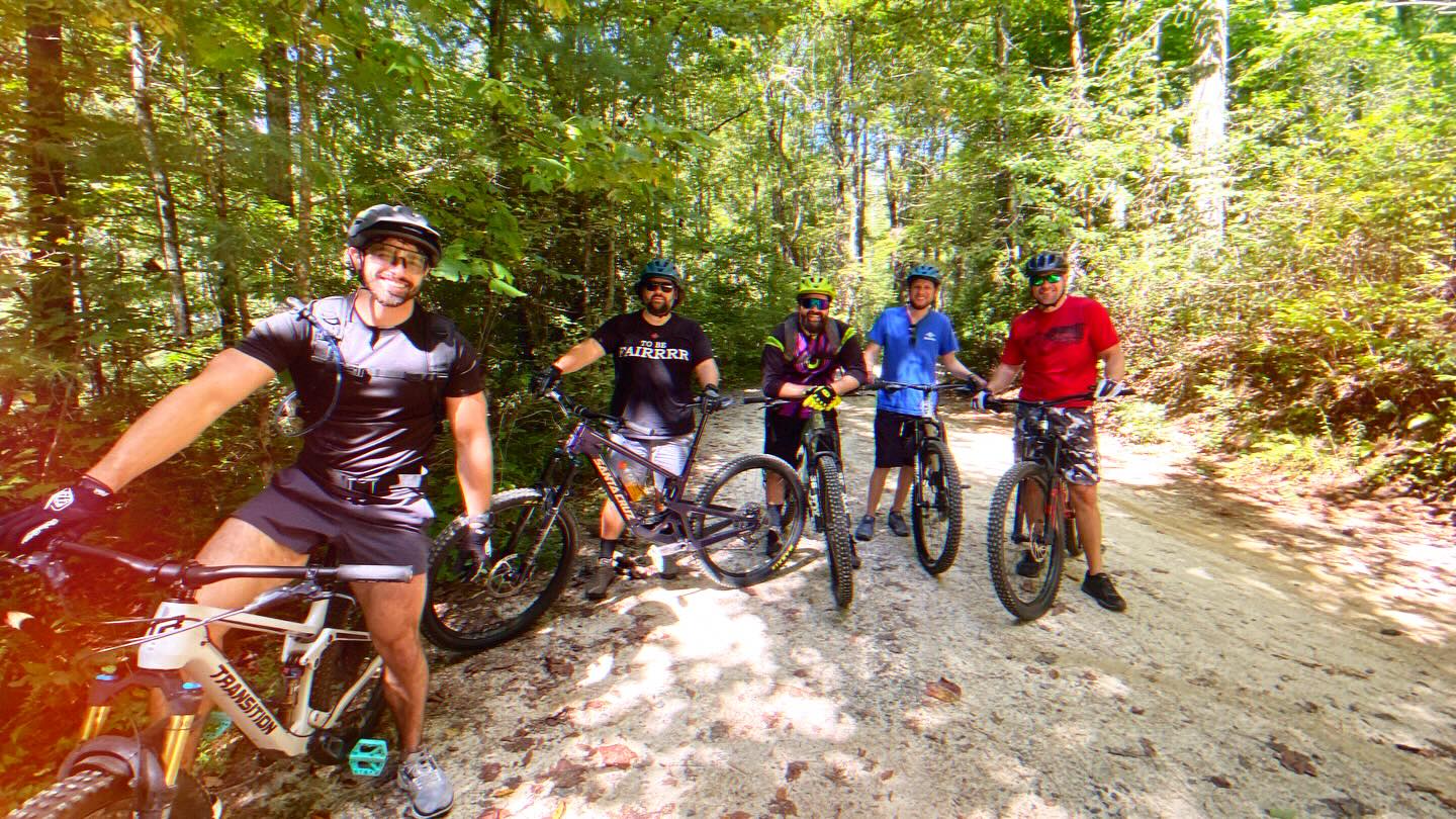 A great day of riding with a fun group of guys from Florida / Charlotte! #florida #miami #charlotte #northcarolina #asheville #828isgreat❤️ #mtb #singletrack #ridgelinedupont #friendship #family @thehubpisgah @oskarblueswnc @dupontforest @explorebrevardnc @falcons_escape