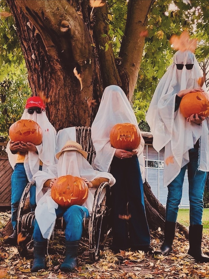 Booooohooo! 👻
Diese Geister wurden am Freitag bei Rückenwind Burlage gesichtet 👀
Aber Entwarnung: sie kommen in Frieden, sind an Coolness nicht zu übertreffen und haben uns sogar einen Rückenwind-Kürbis kreiert! 🎃
#rueckenwindburlage #kinderundjugendhilfe #traumapädagogik #sichererort #jugendhilfe #pädagogik #halloween #spookyseason #ferien #burlage