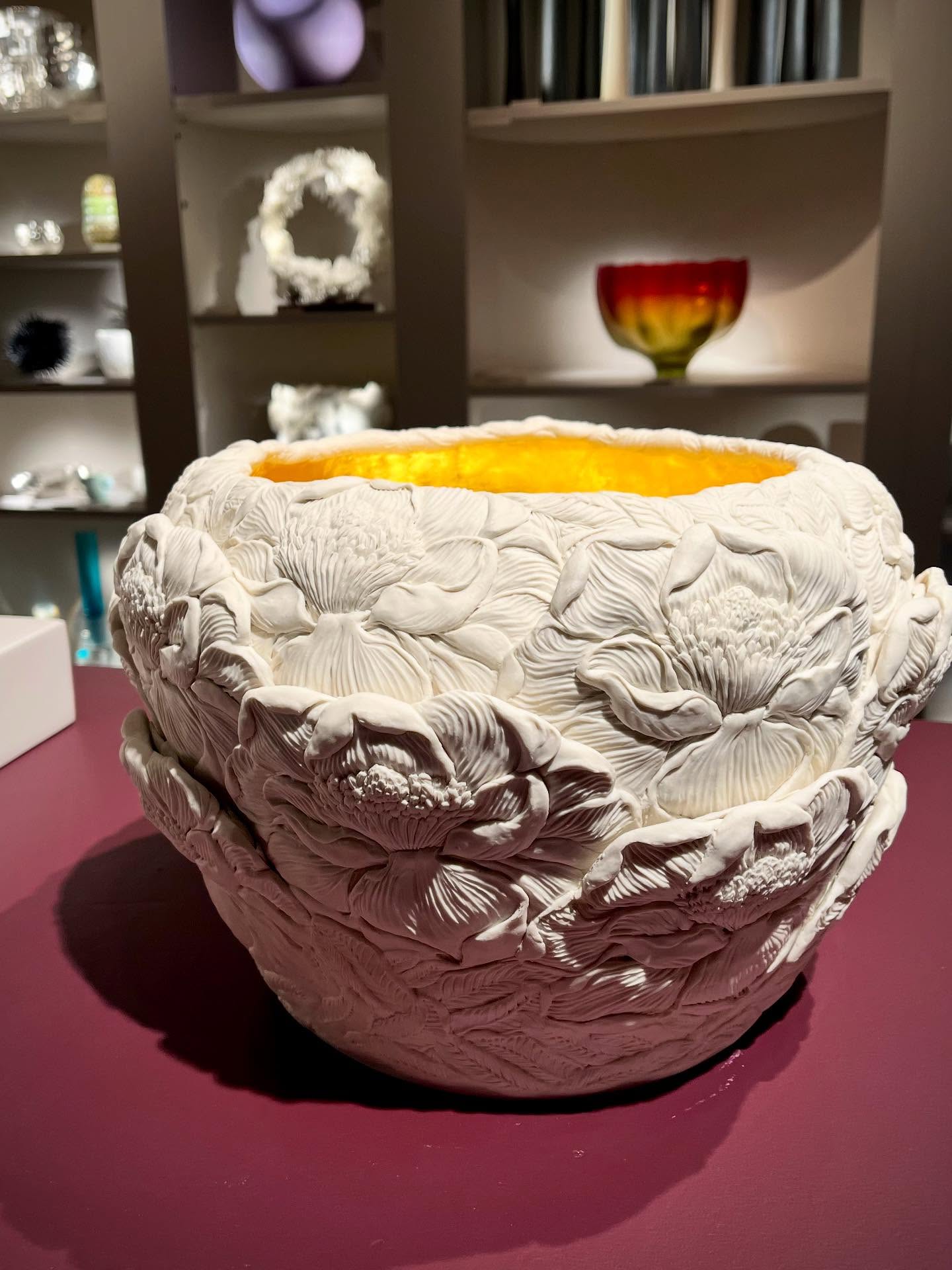 Today is the last day of PAD fair in London. Not to miss!
On this post:
A LARGE MAGNOLIA BOWL, 2025
Moulded, carved and hand-built porcelain with an interior of gold leaf
H.24 Dia.36.5 cm
Many thanks again to all the team @adrian_sassoon_gallery
@padesignart
#porcelain #natureinspired #zenmai#fernshoot
#fern#handmade#ceramics#clay#handcarved#hitomih
osono #hitomihosonoceramics #adriansassoon
#adriansassoongallery #padfairlondon