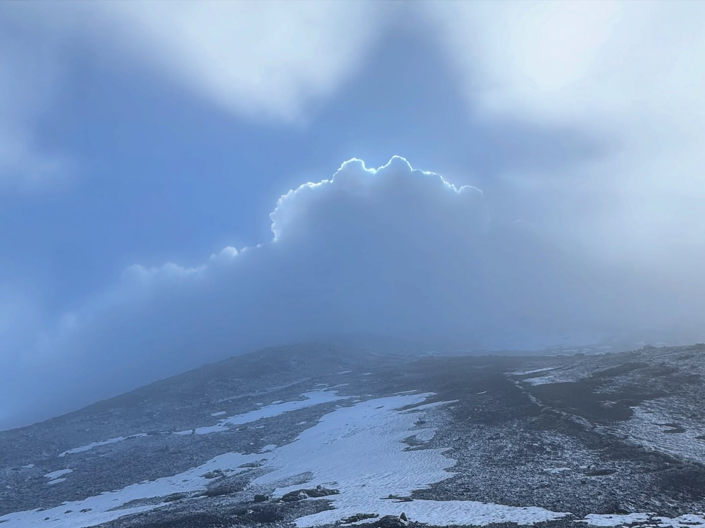 #Etna Central Craters • North Side | Certe volte basta fermarsi, prendere un respiro.. rendersi conto di quanto siano belle le cose semplici ed aumentare cosi il volume della musica della vita! Questo vulcano.. ❤️🌋❄️ #sicily #volcanoes #sicilia #guidevulcanologichesicilia #turismodiqualità
👉 Info/Prenota
🌎 https://www.etnative.com
☎️ +393780861560
Ⓜ️ etnativo@yahoo.it