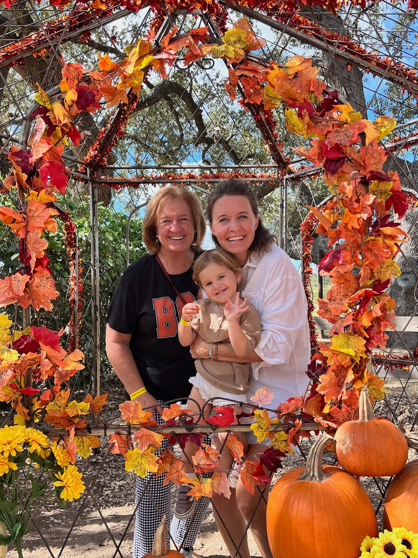 Weekends are for spending time with the ones you love. 💛
If you plan to come out this weekend, please grab your tickets ahead of time. We are expecting to be sold out both Saturday & Sunday this weekend. Everyone who has a ticket is guaranteed entry! devineacresfarm.com