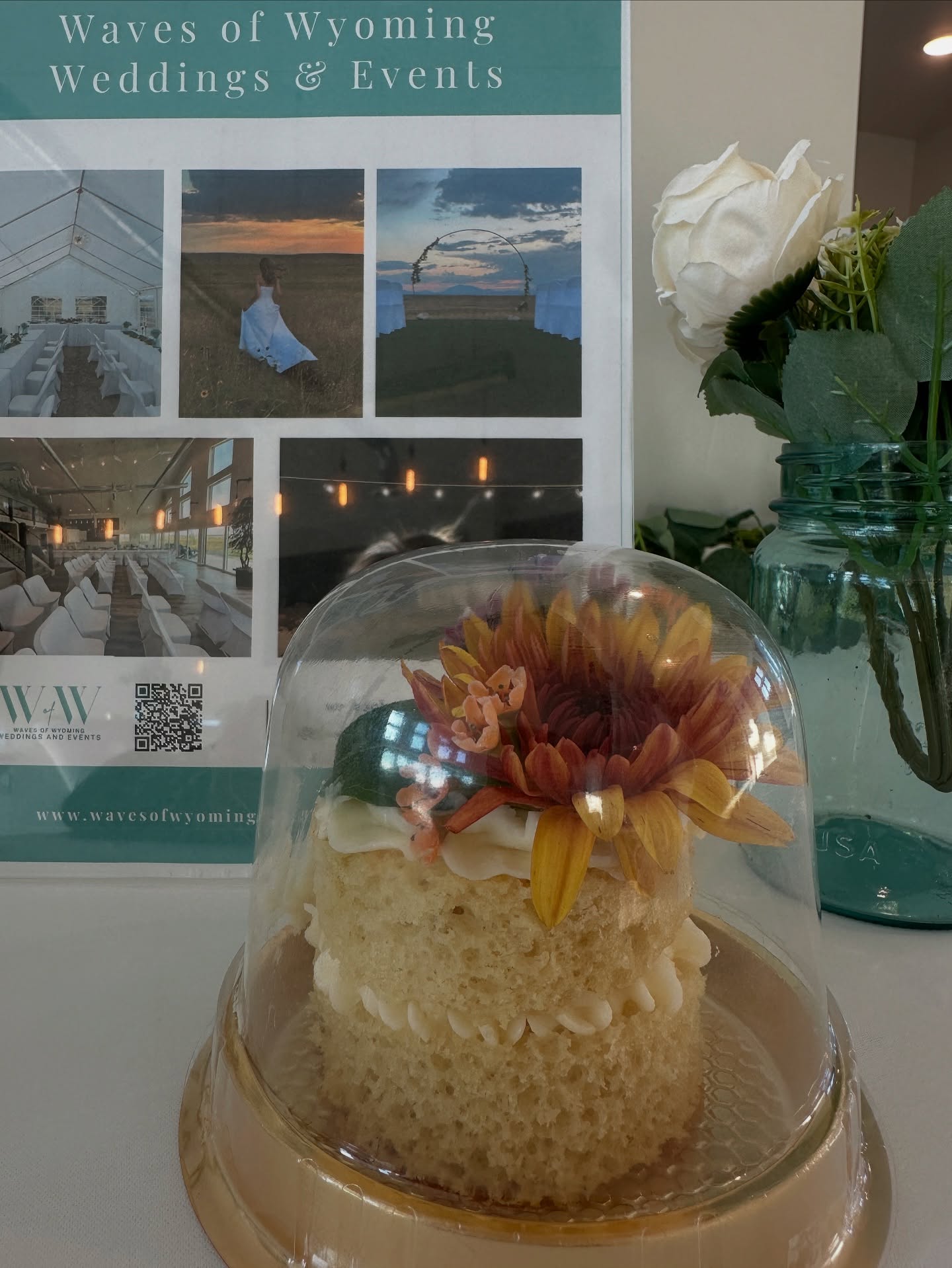 Huge thanks to The Alley for crafting the most beautiful welcome gifts for our couples at this weekend’s venue tours— and let’s be real, they tasted even better than they looked! ✨
#minicakes #wyomingweddings #plattecounty #smallbusiness